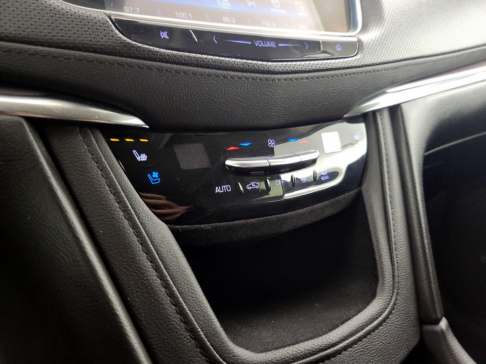 Thumbnail: 2019 Cadillac XT5 - 17