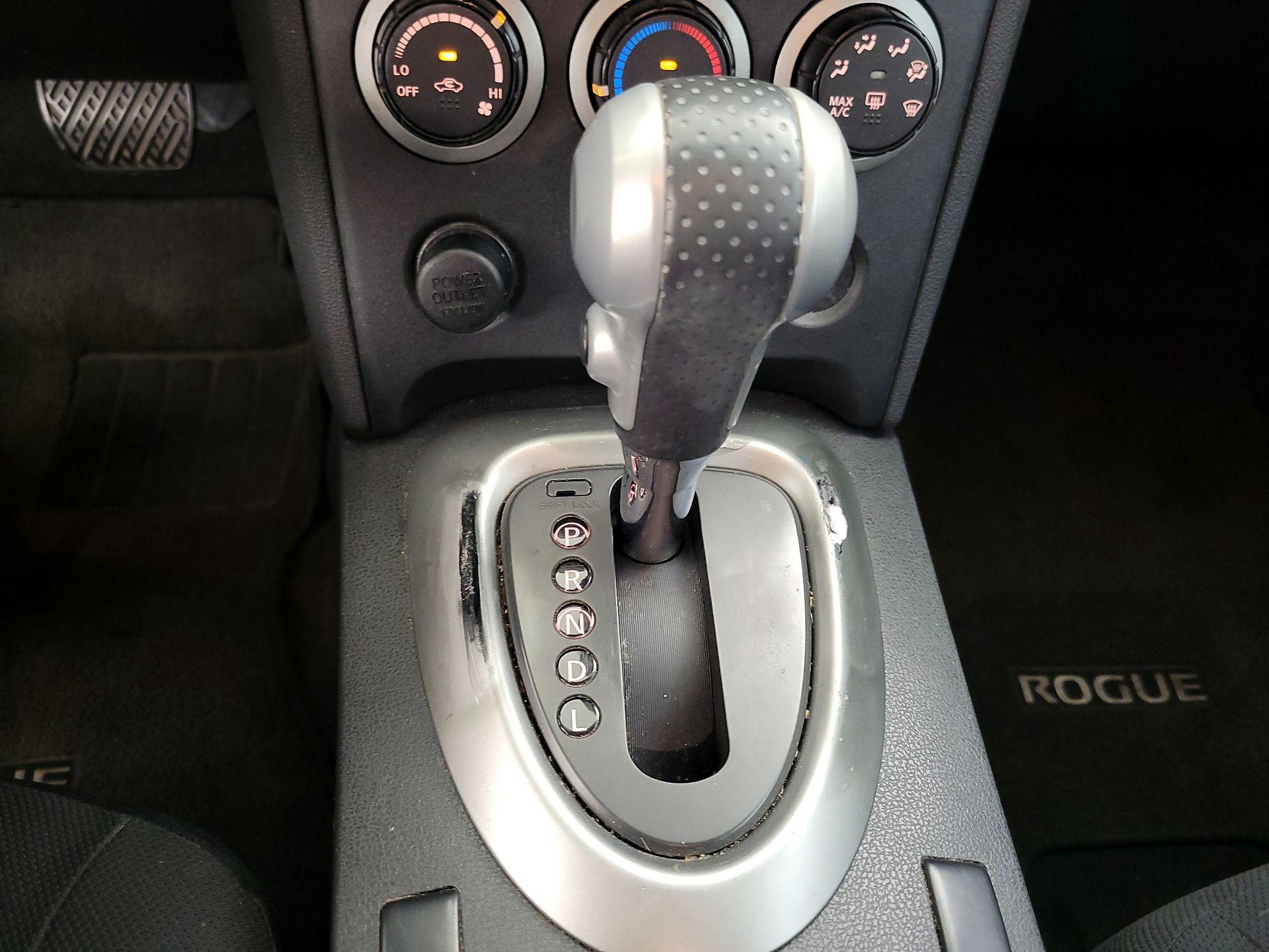 Thumbnail: 2014 Nissan Rogue - 16