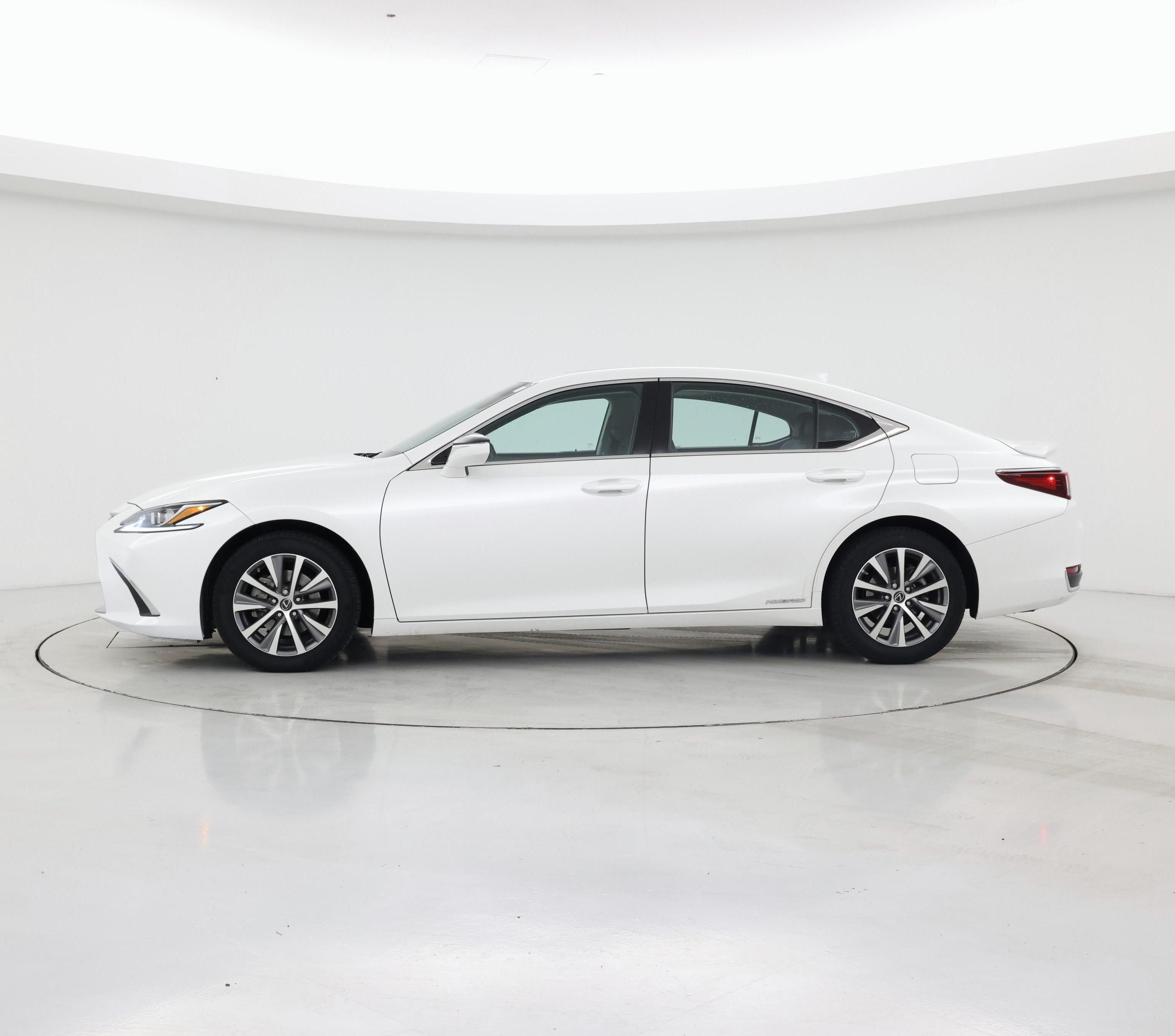 Thumbnail: 2021 Lexus ES - 3