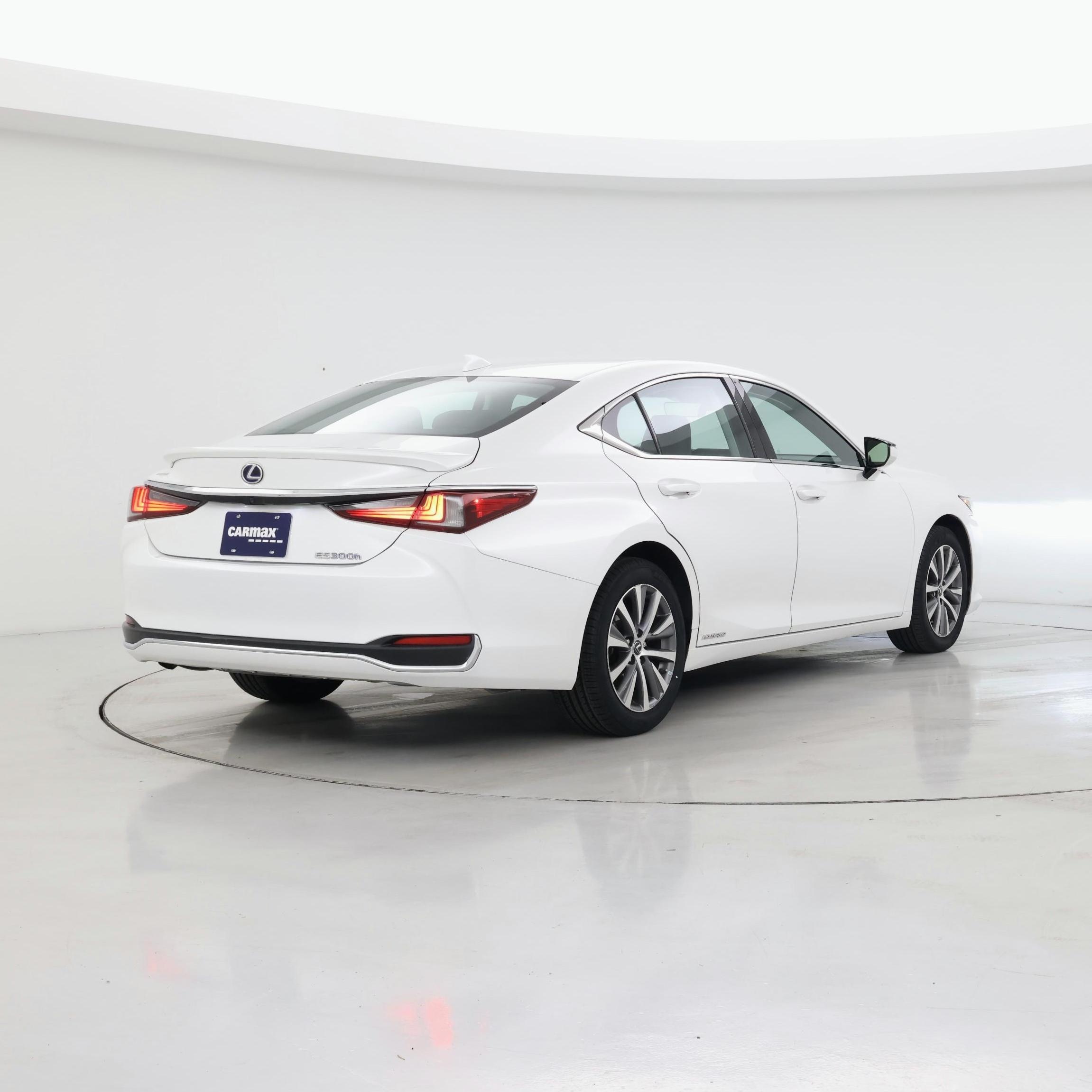 Thumbnail: 2021 Lexus ES - 8