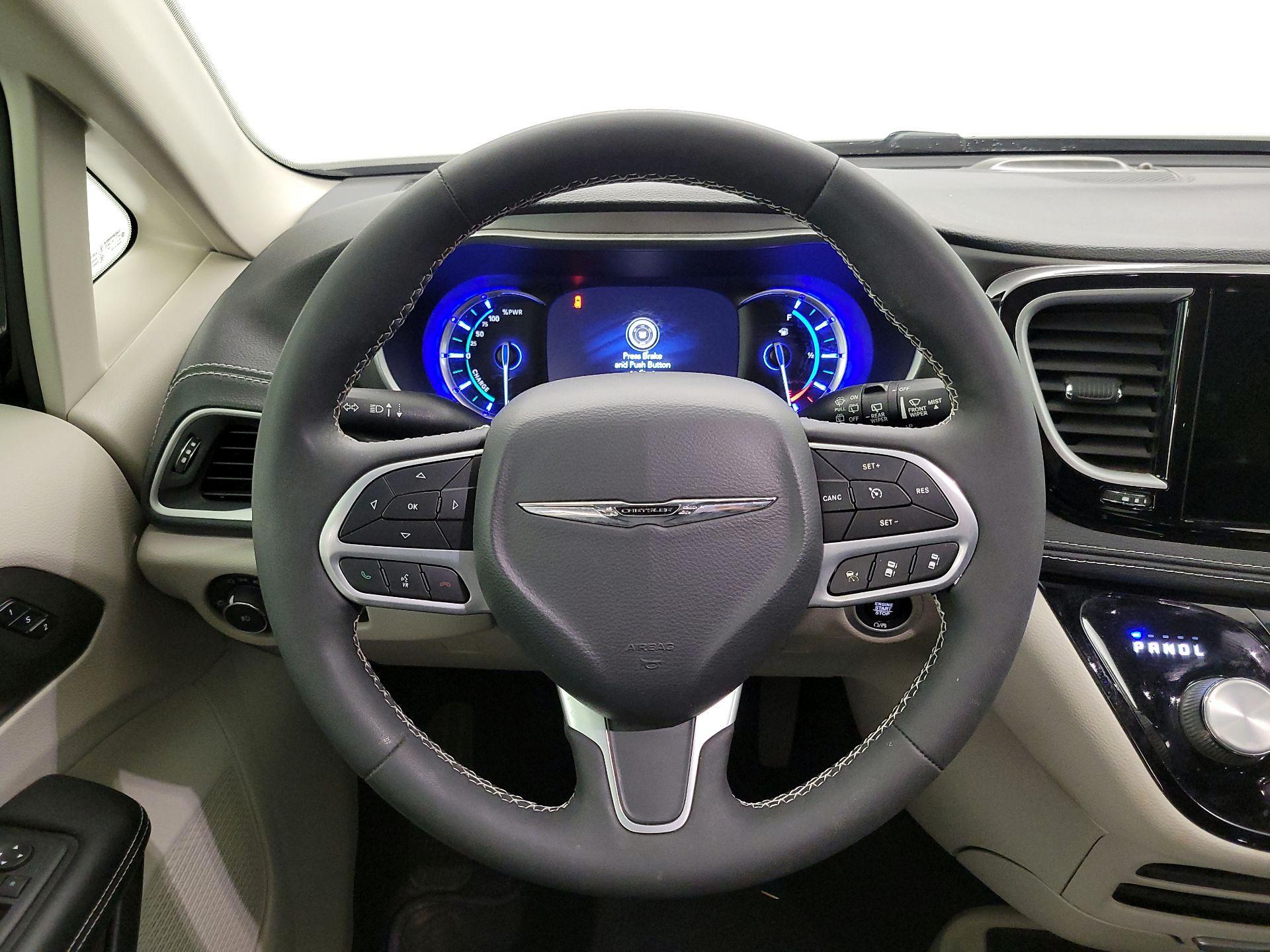 Thumbnail: 2022 Chrysler Pacifica - 10