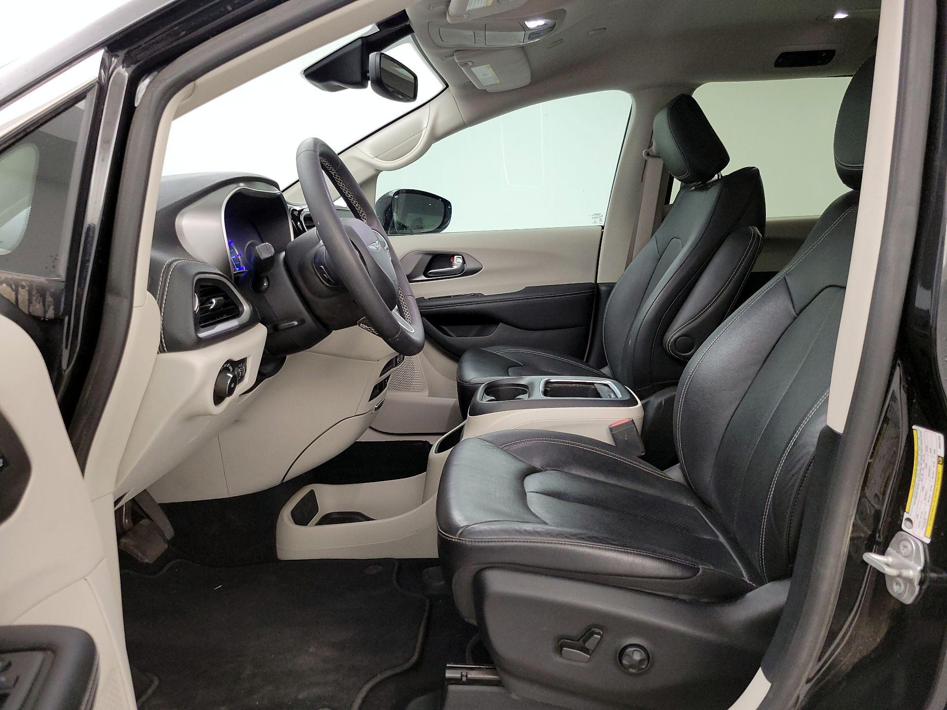 Thumbnail: 2022 Chrysler Pacifica - 11