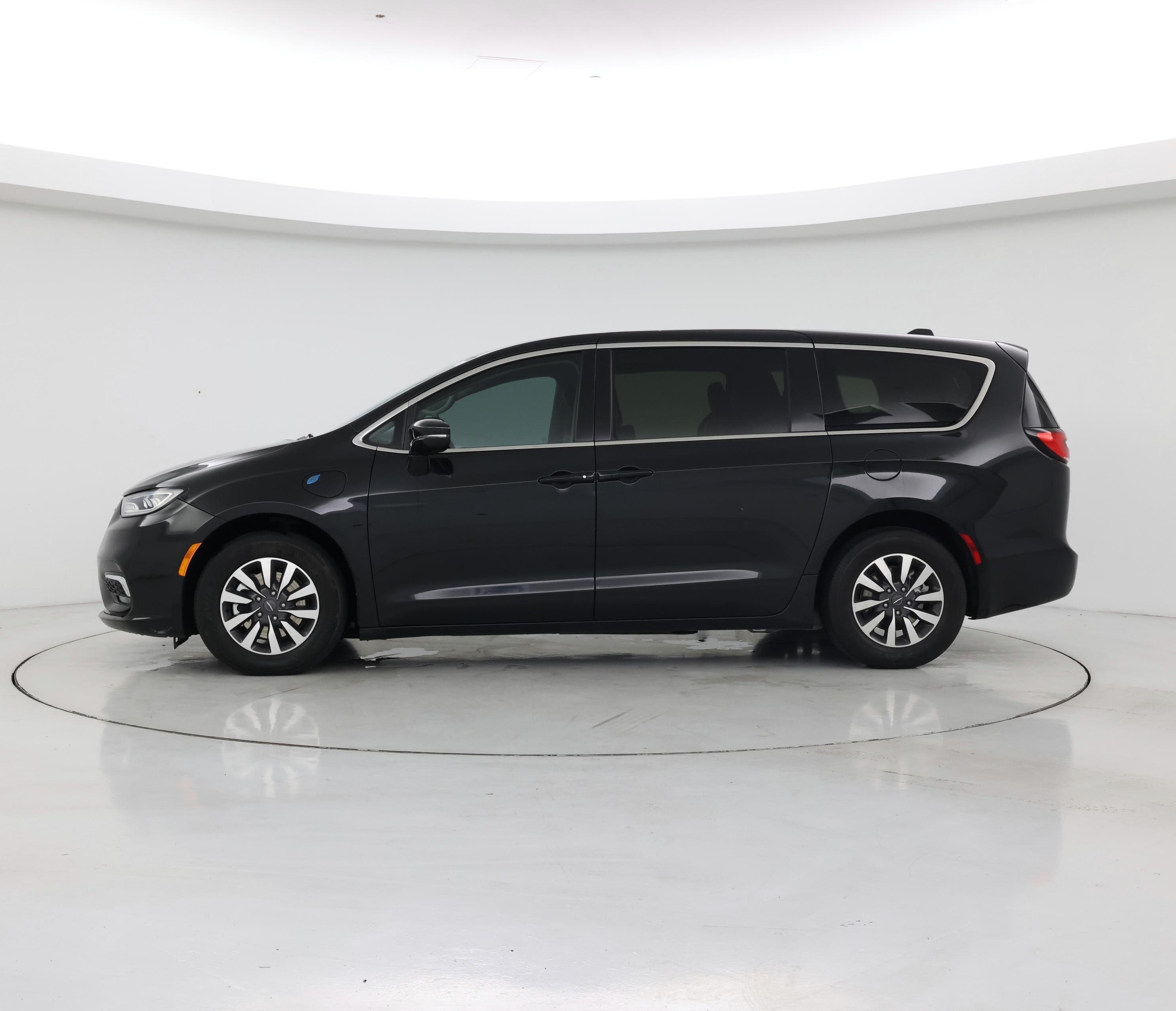 Thumbnail: 2022 Chrysler Pacifica - 3