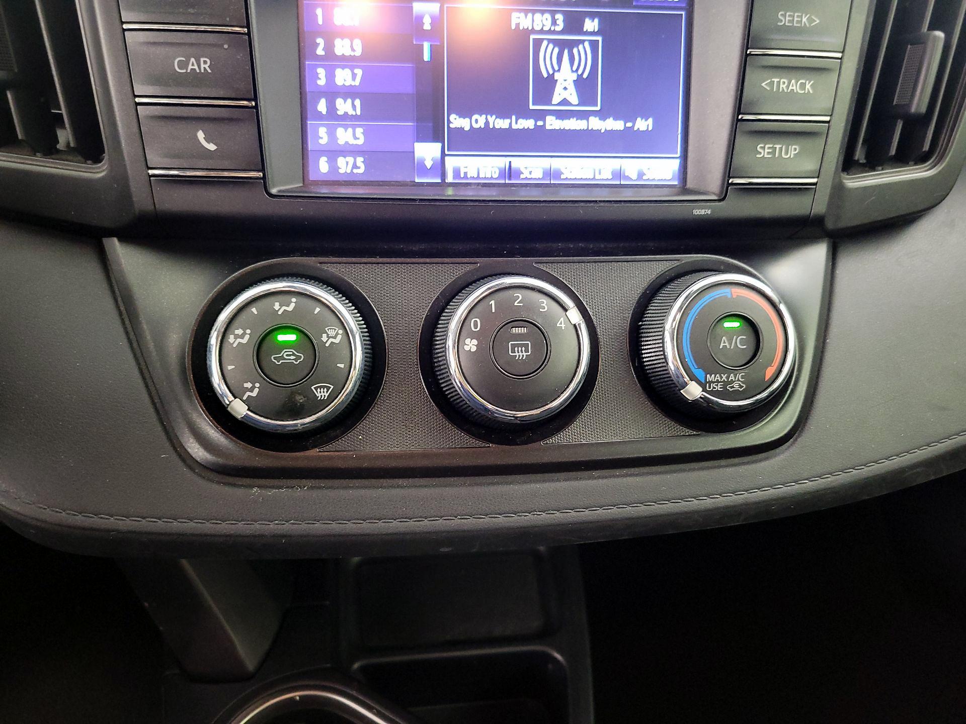 Thumbnail: 2018 Toyota RAV4 - 16