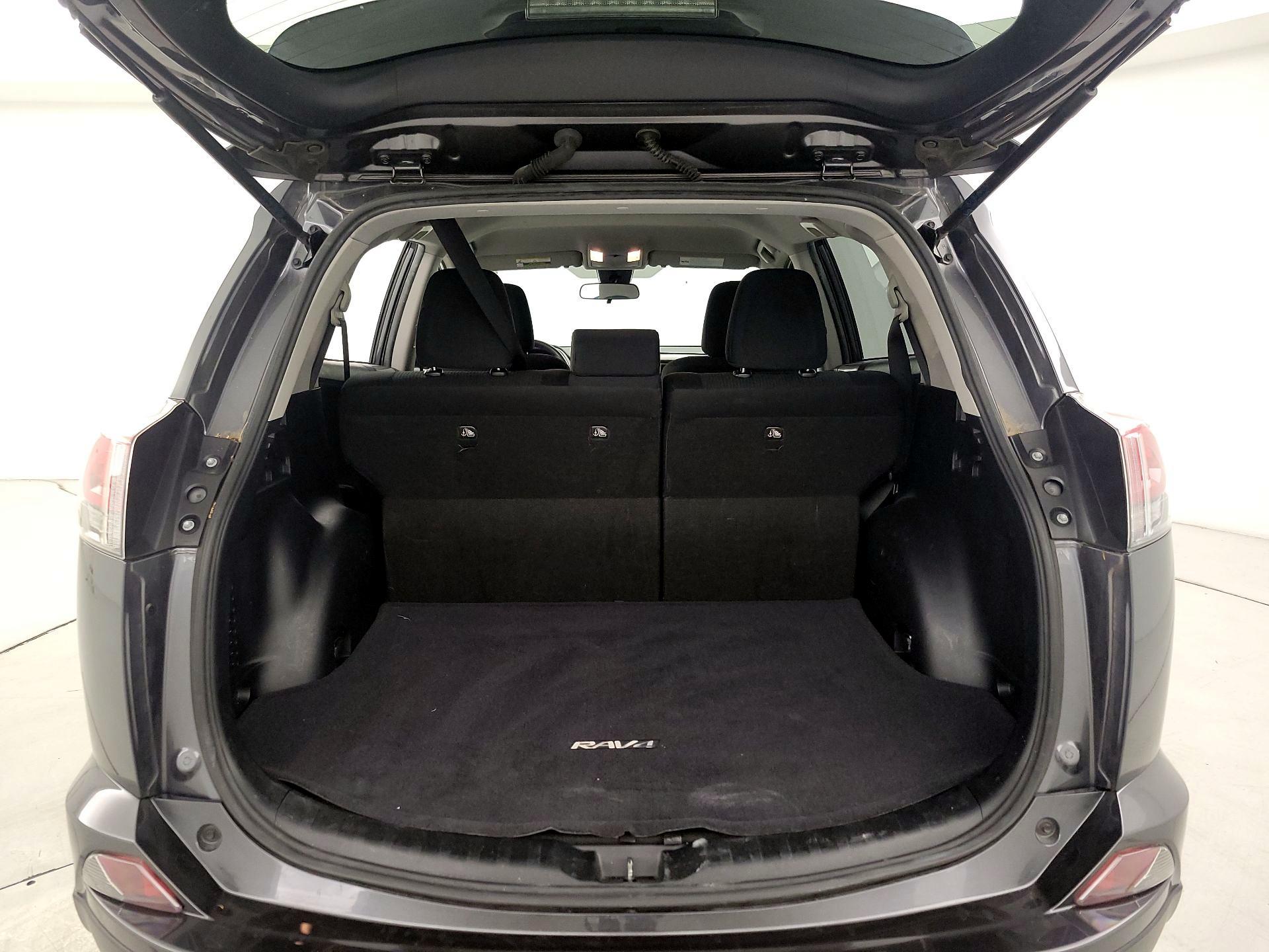 Thumbnail: 2018 Toyota RAV4 - 20