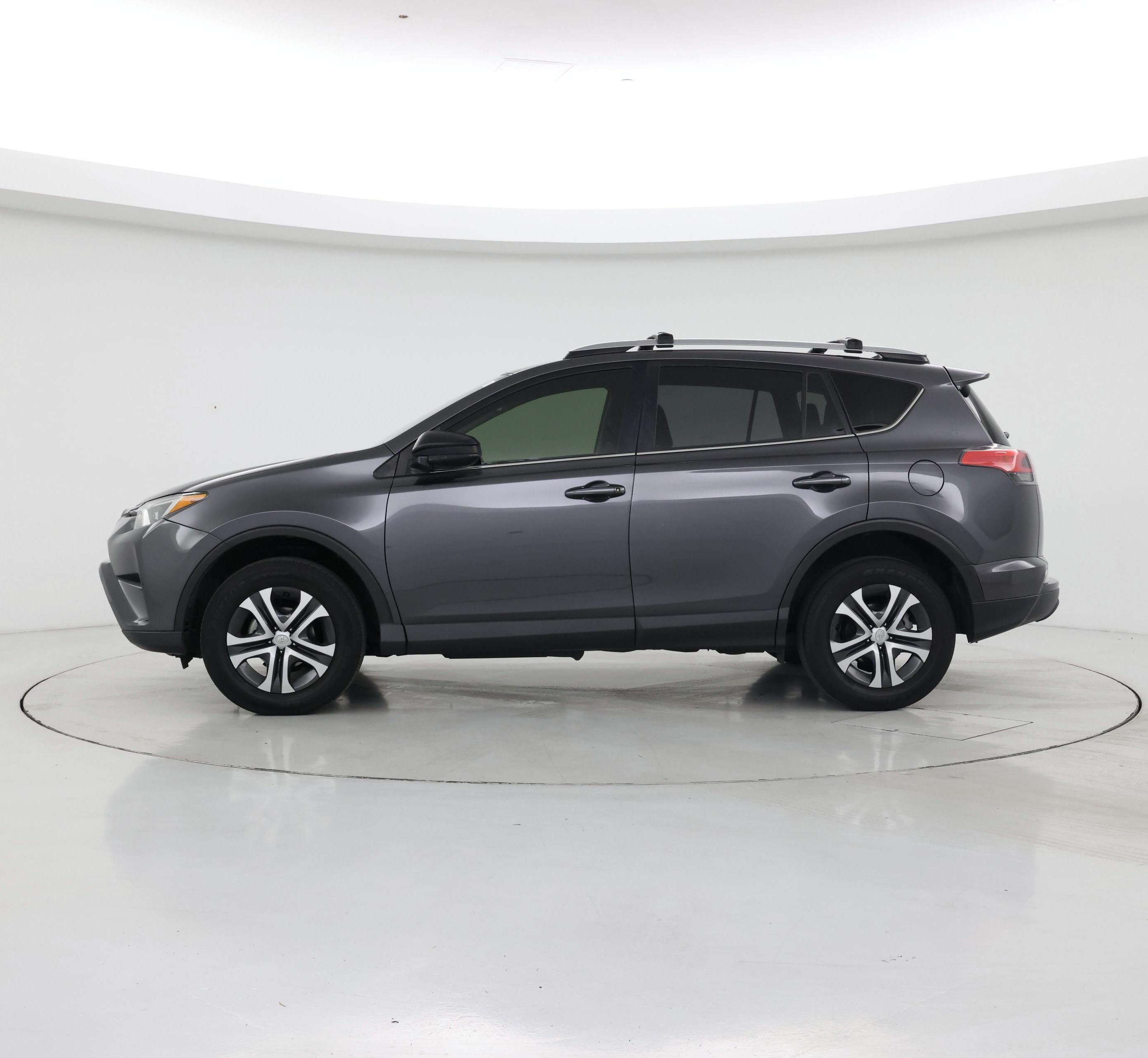 Thumbnail: 2018 Toyota RAV4 - 3