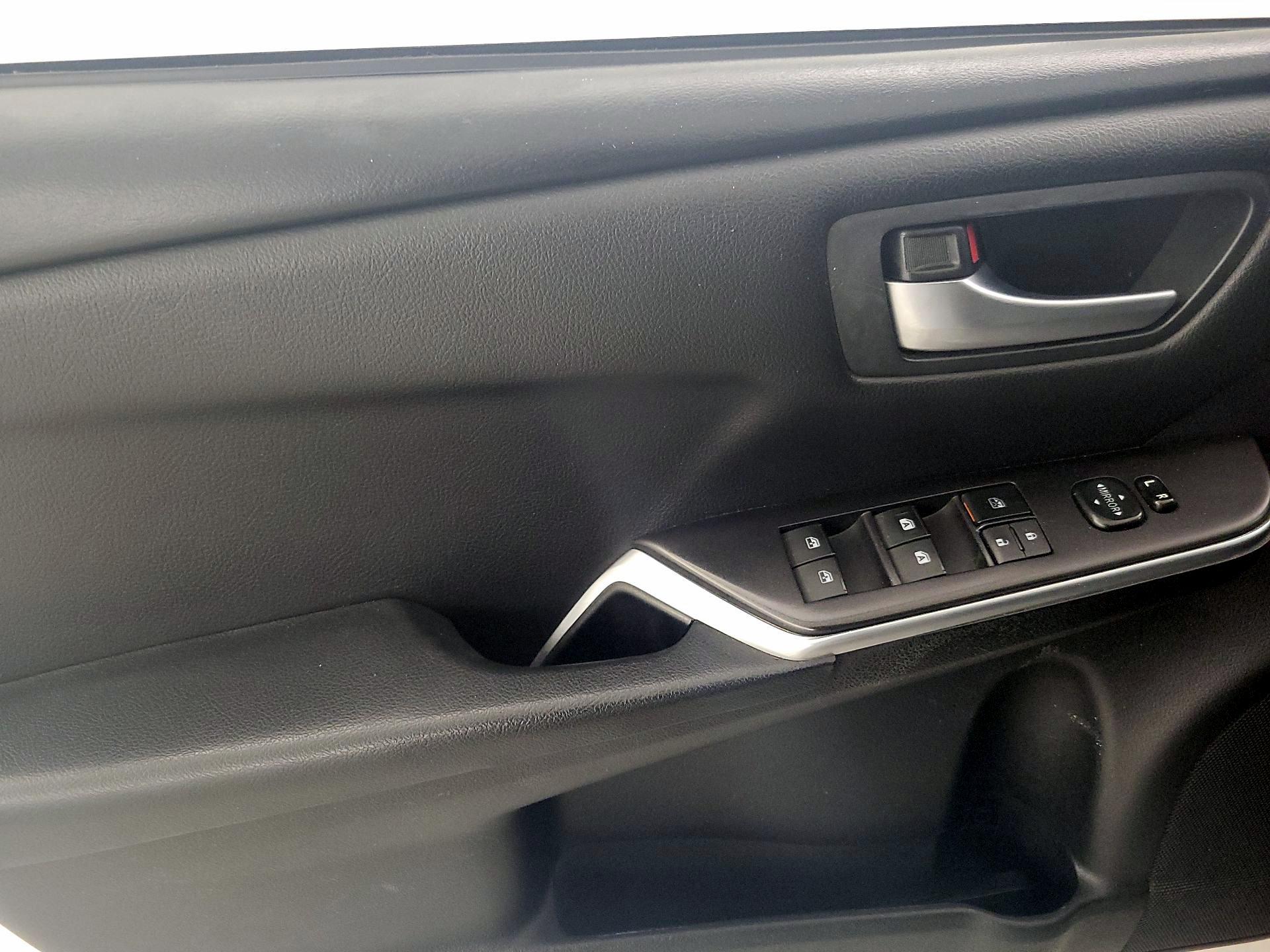 Thumbnail: 2017 Toyota Camry - 12