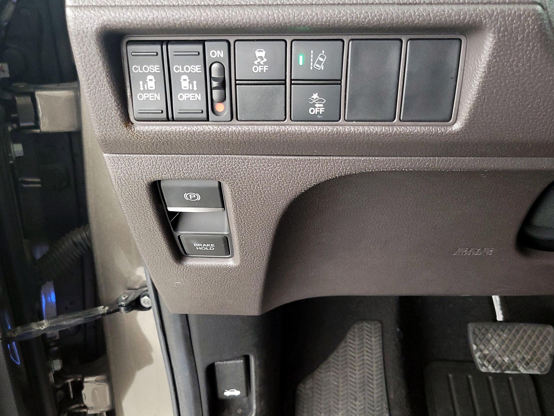 Thumbnail: 2020 Honda Odyssey - 13