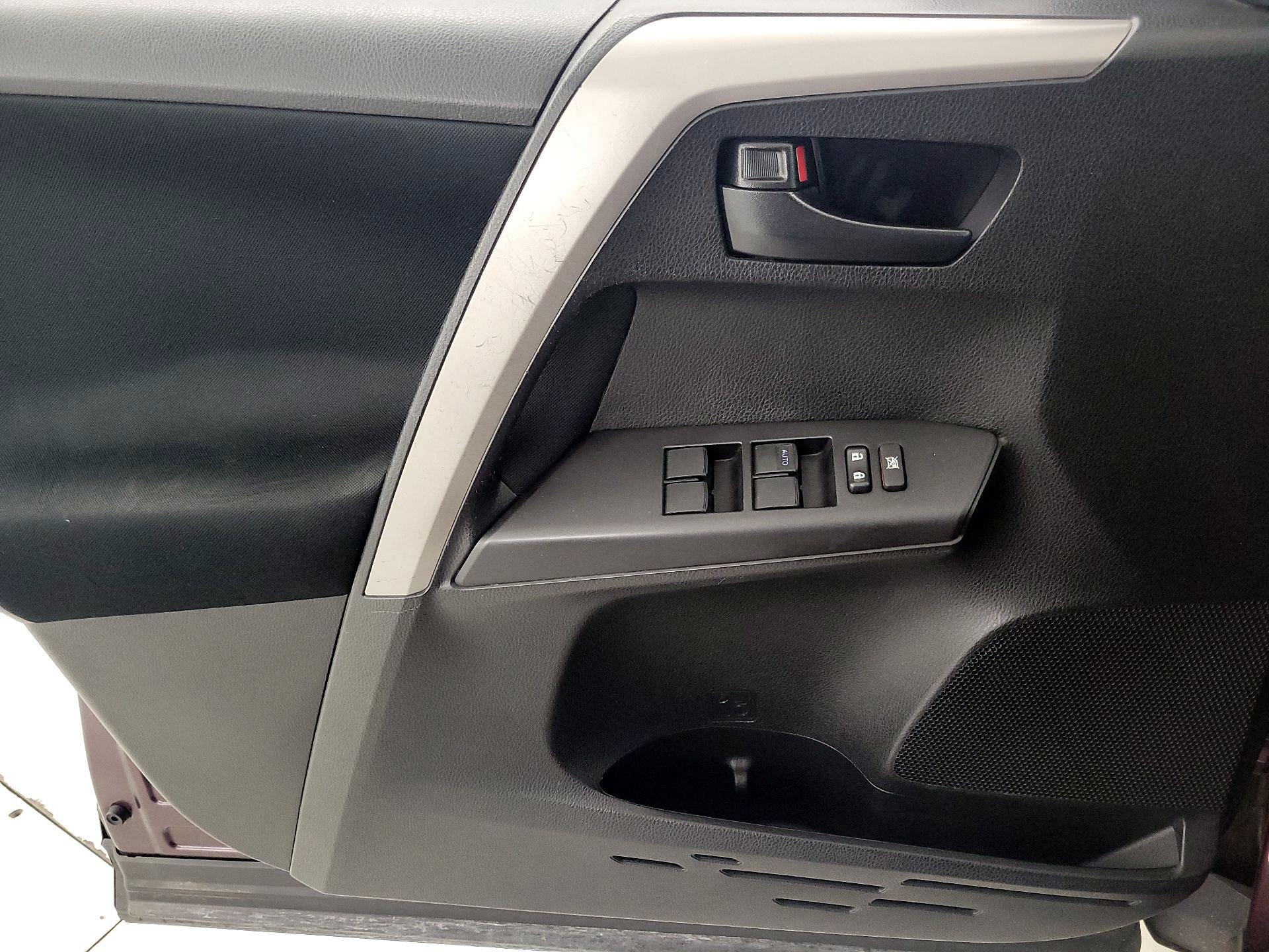 Thumbnail: 2017 Toyota RAV4 - 12