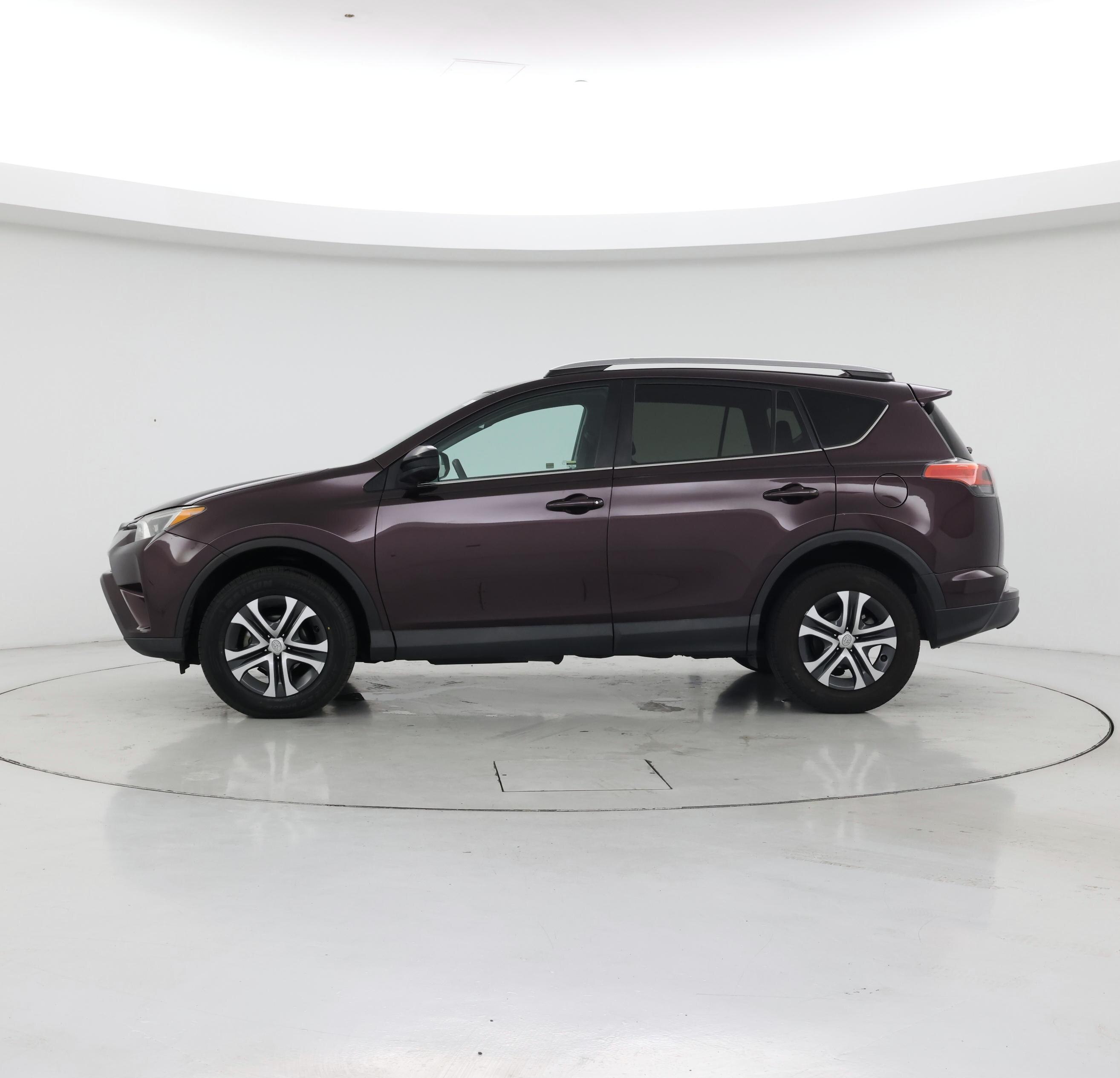Thumbnail: 2017 Toyota RAV4 - 3