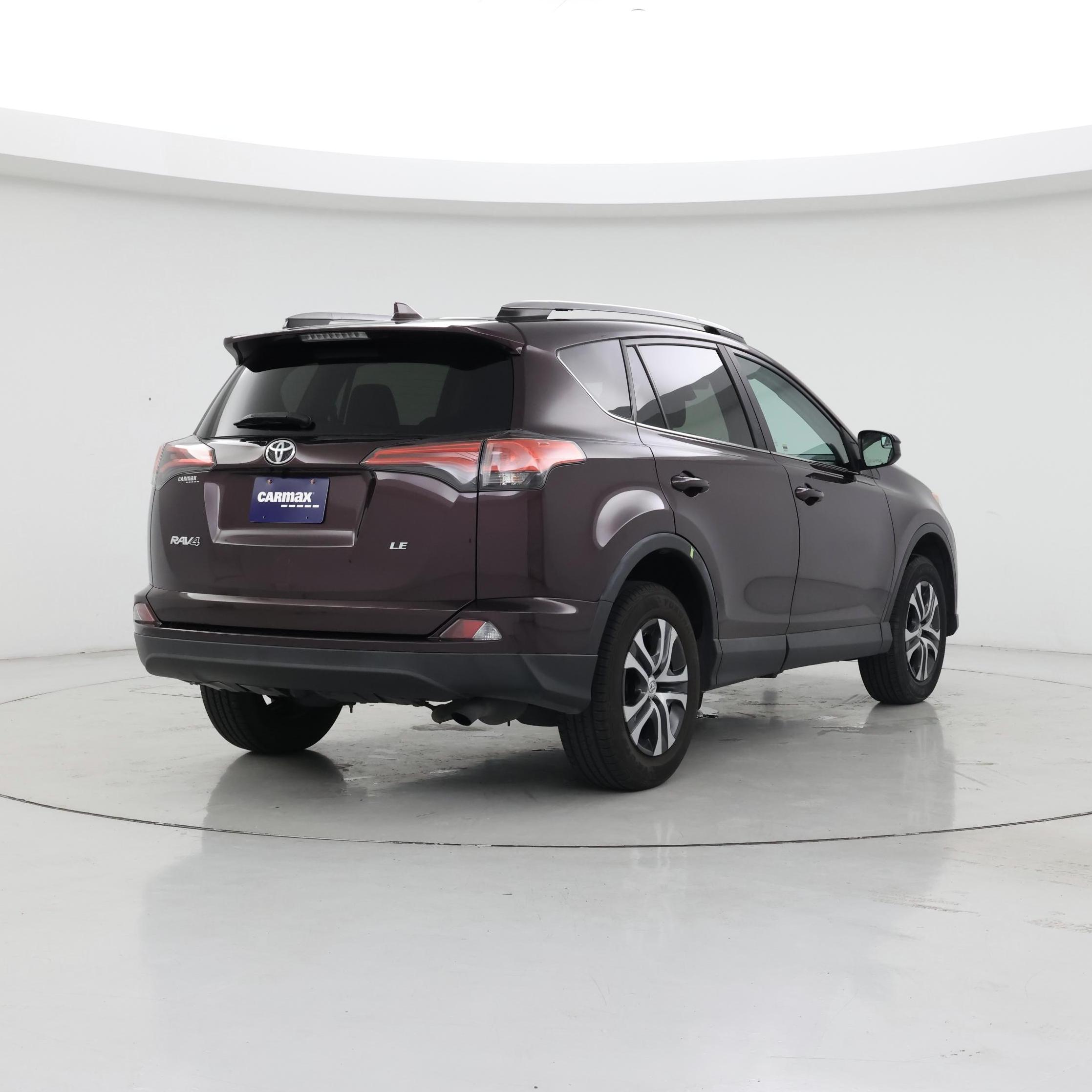 Thumbnail: 2017 Toyota RAV4 - 8