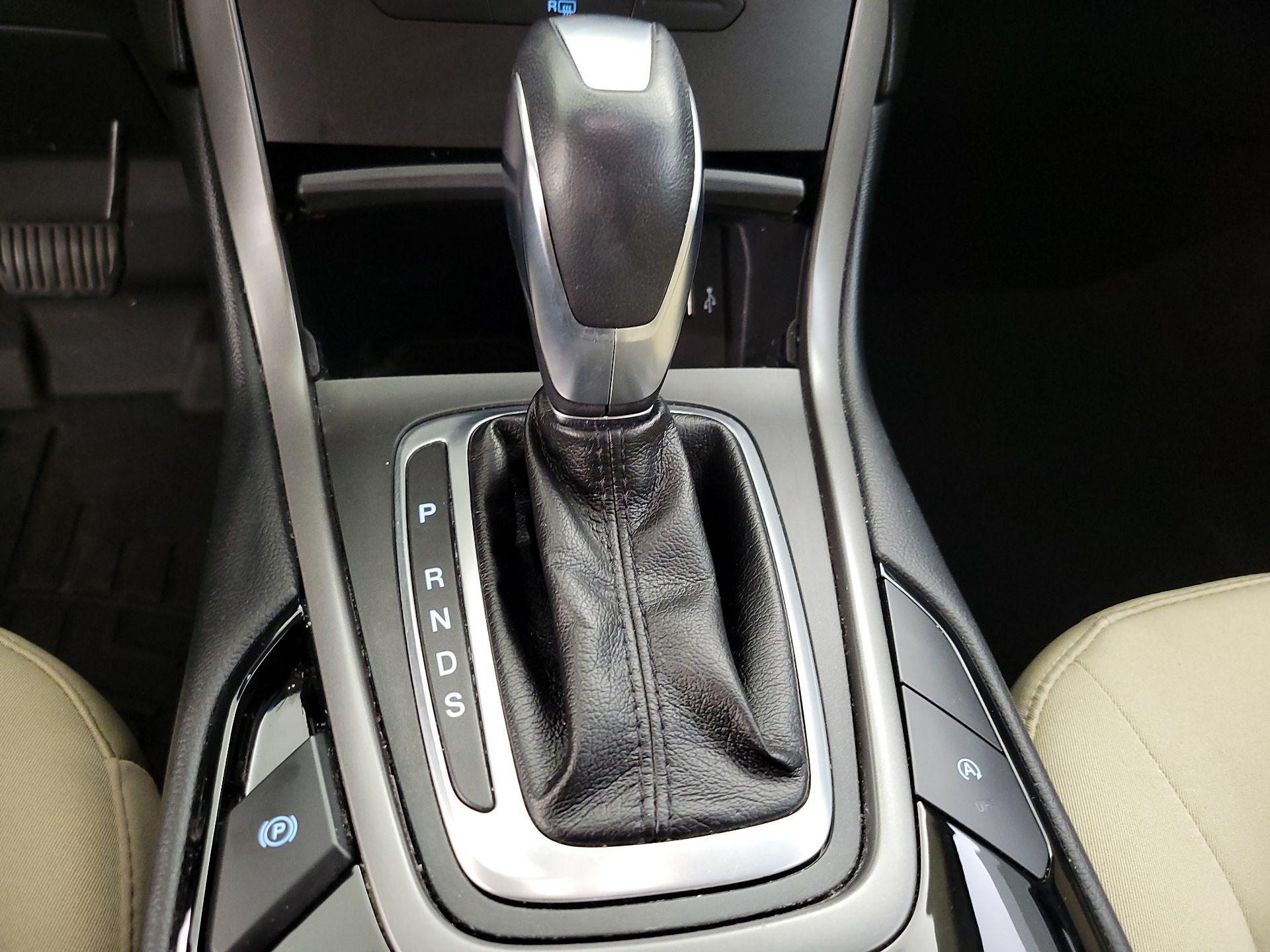 Thumbnail: 2017 Ford Edge - 17