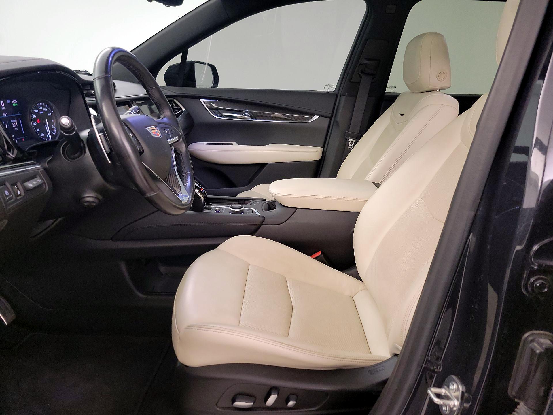 Thumbnail: 2021 Cadillac XT6 - 11