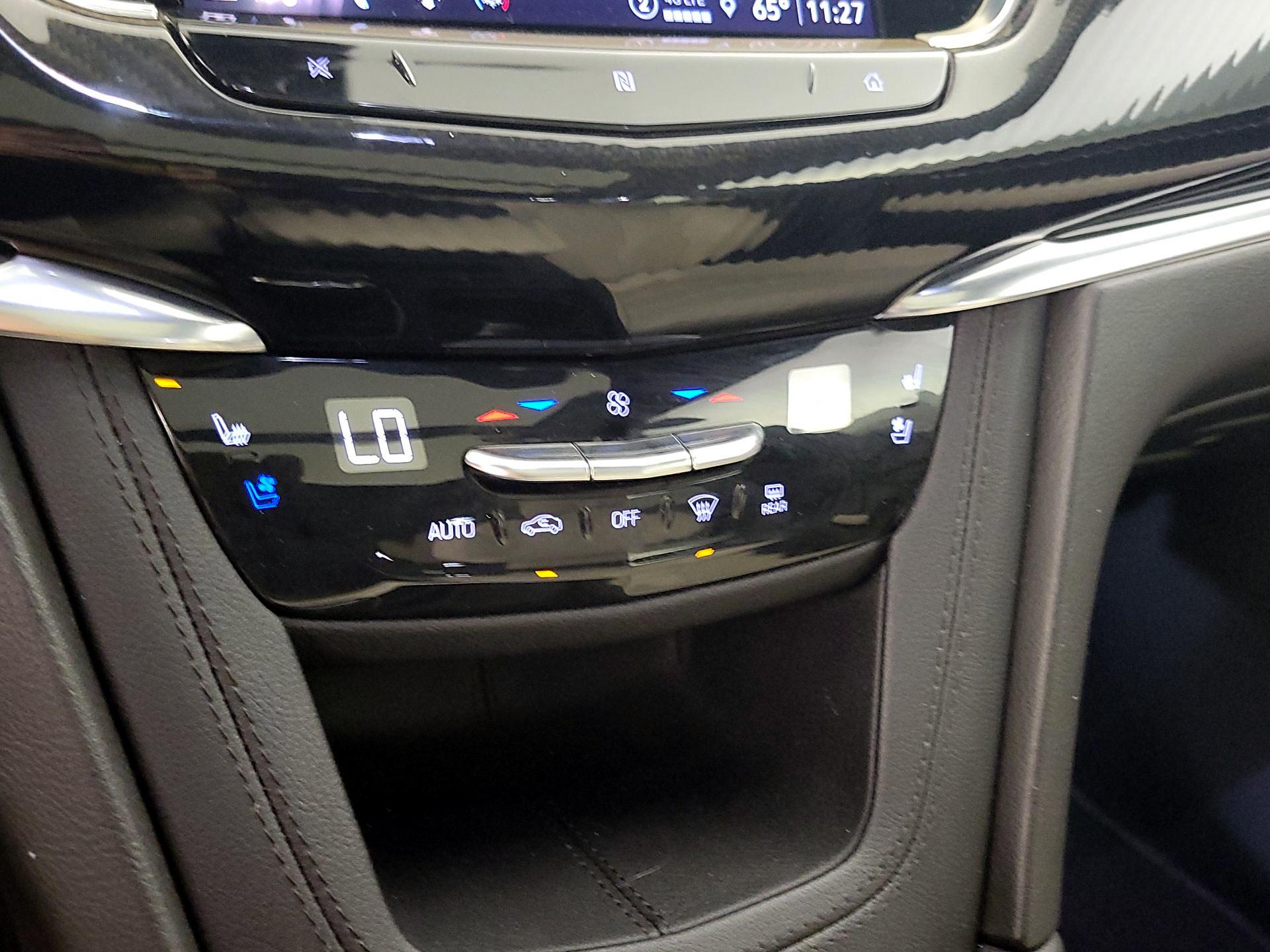 Thumbnail: 2021 Cadillac XT6 - 16