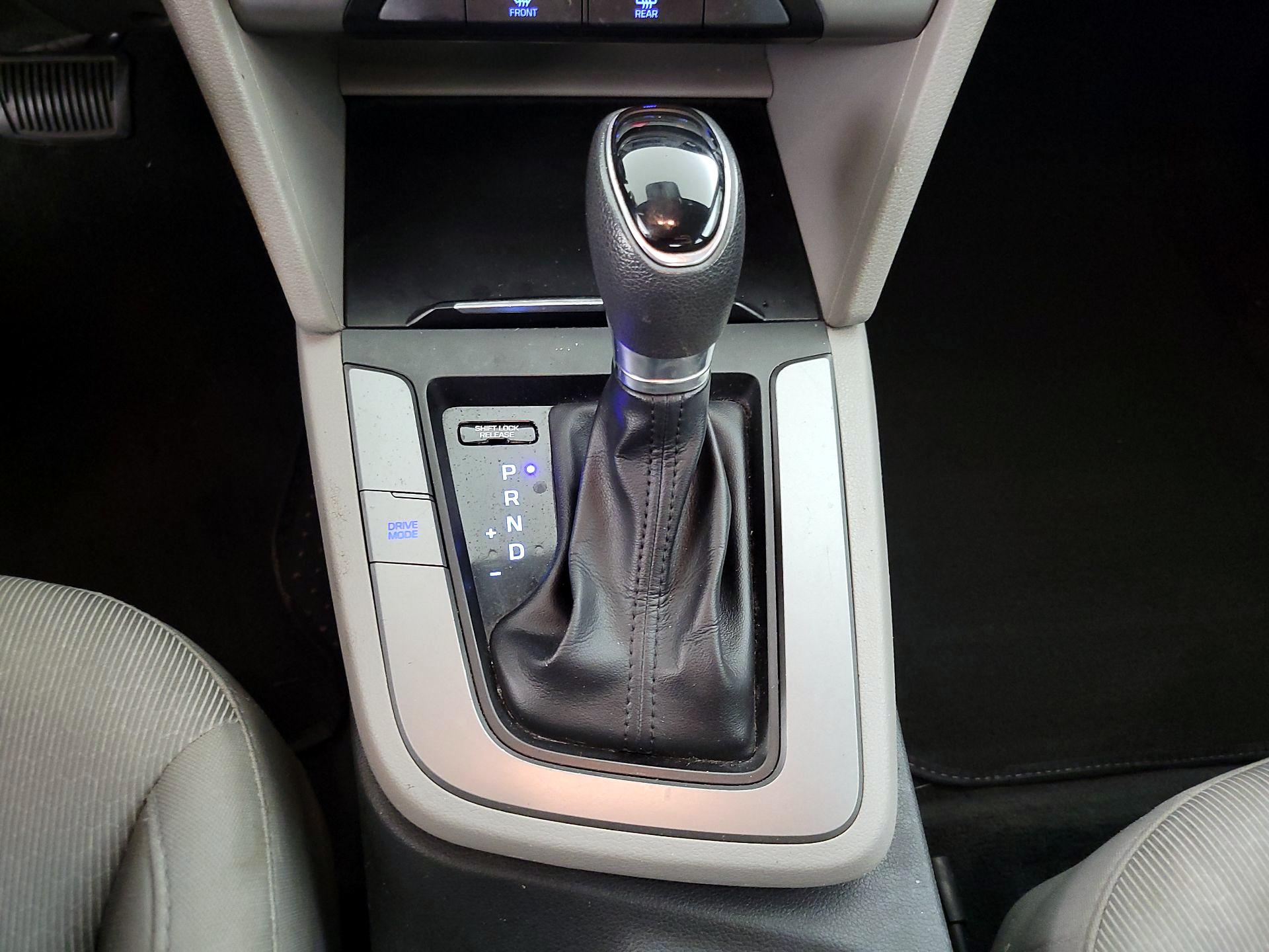 Thumbnail: 2017 Hyundai Elantra - 16