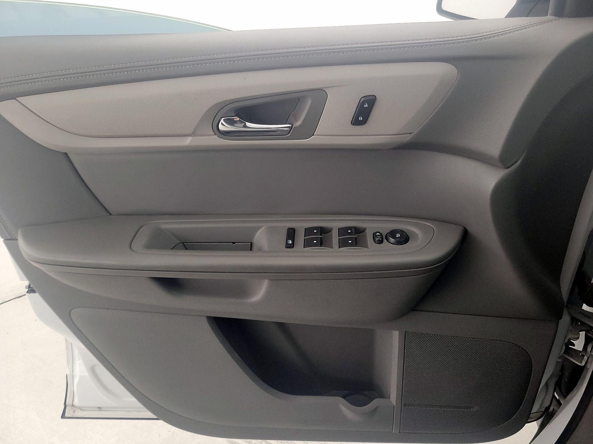 Thumbnail: 2017 Chevrolet Traverse - 12