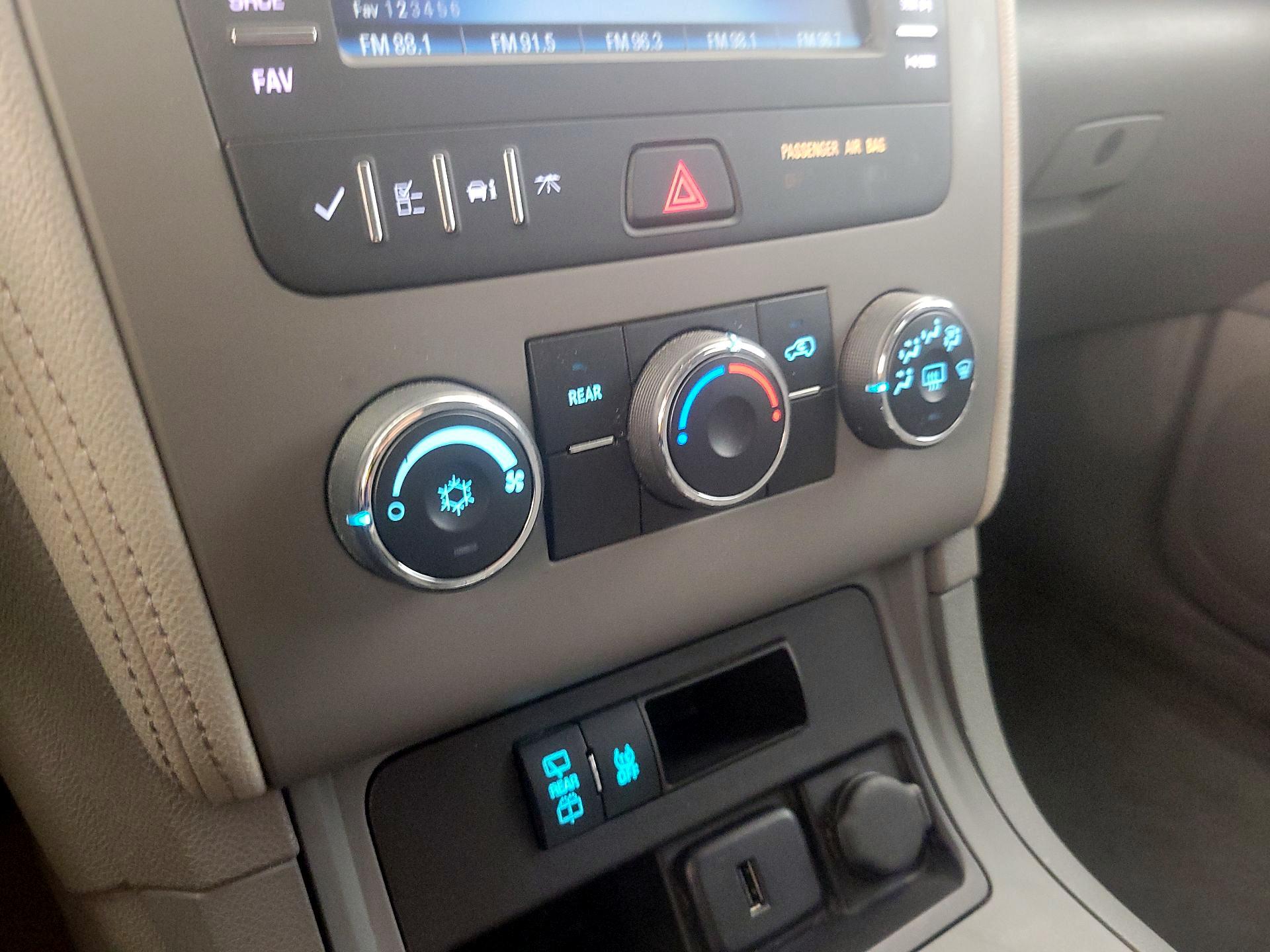 Thumbnail: 2017 Chevrolet Traverse - 16