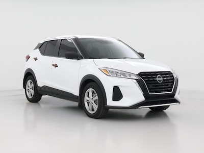 White 2023 Nissan Kicks S