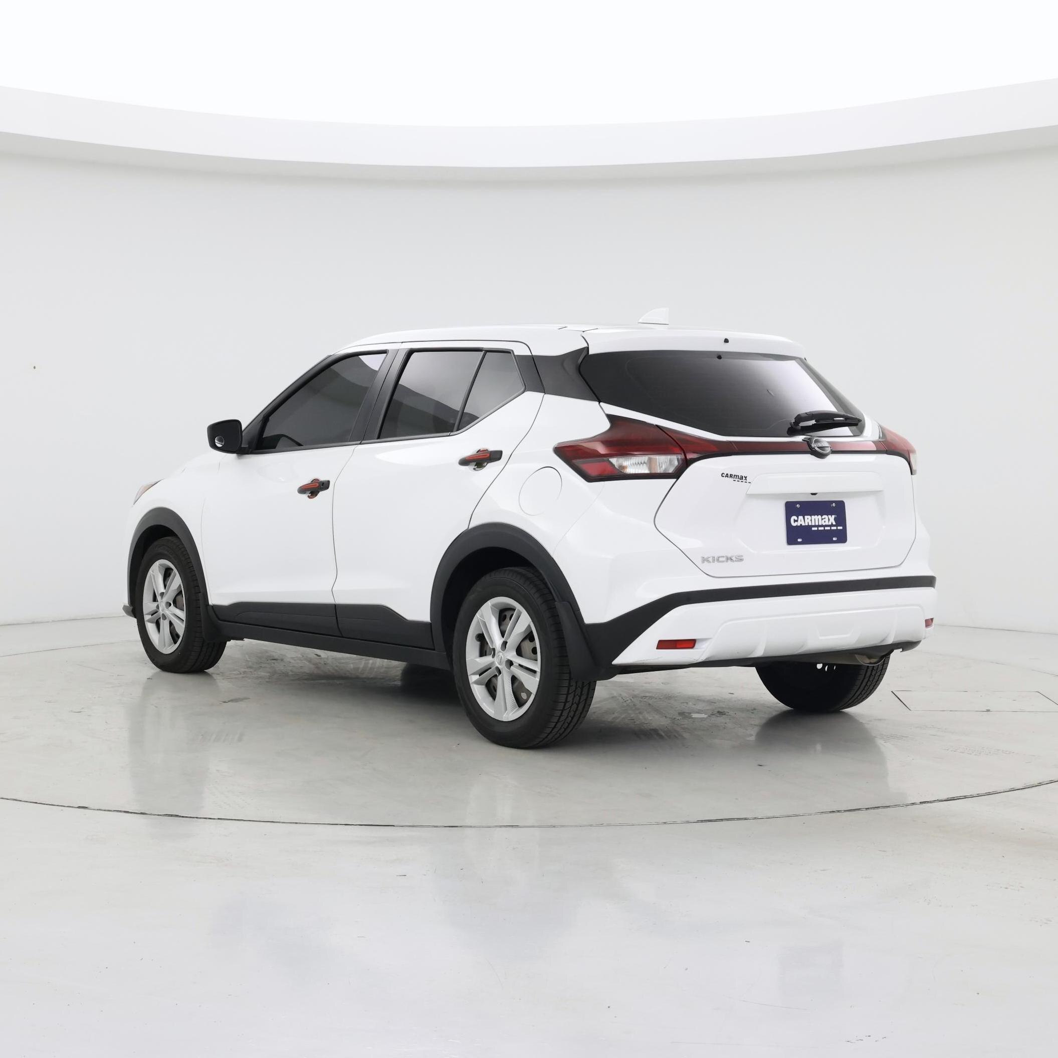 Thumbnail: 2023 Nissan Kicks - 2