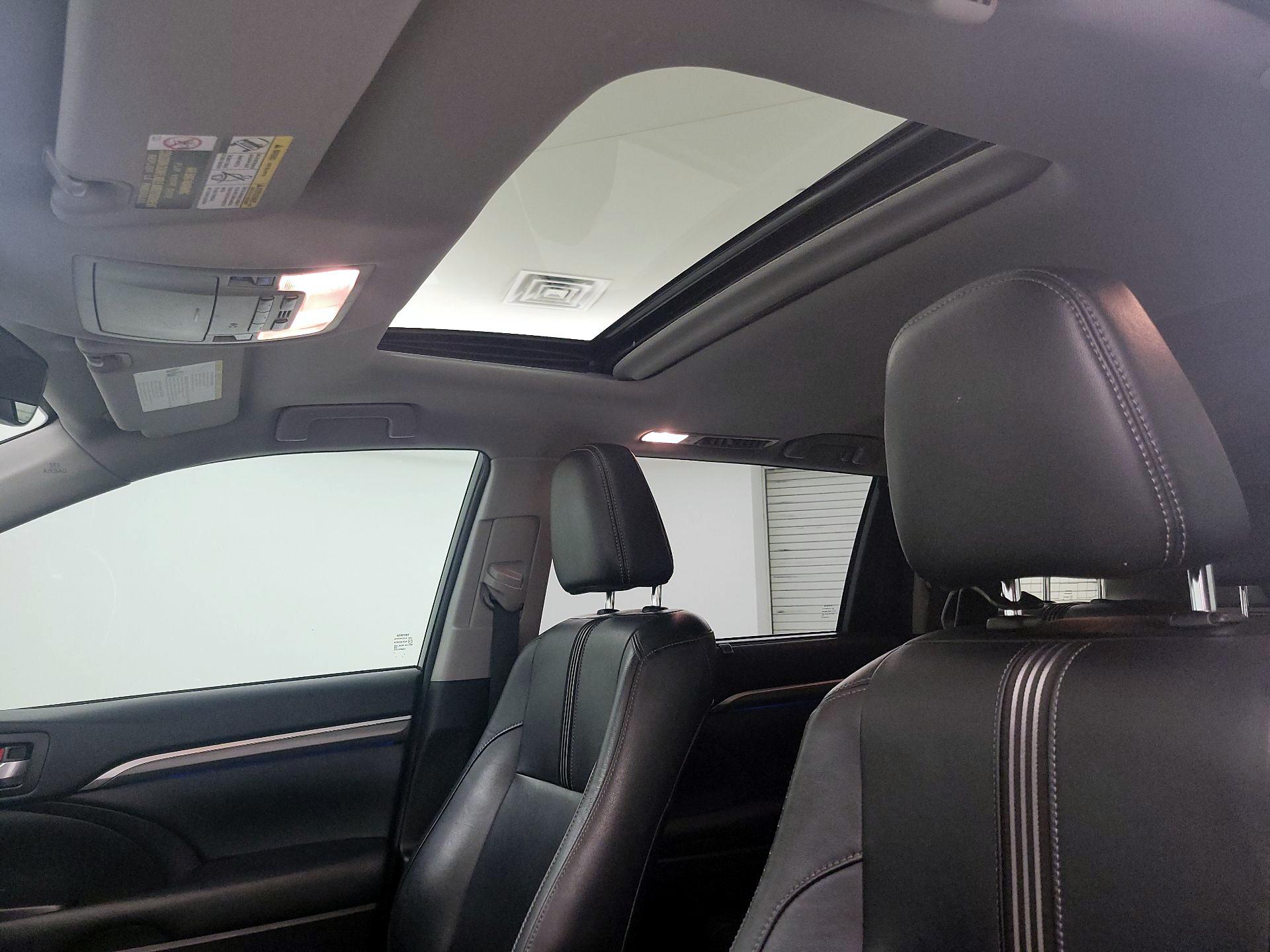 Thumbnail: 2018 Toyota Highlander - 19