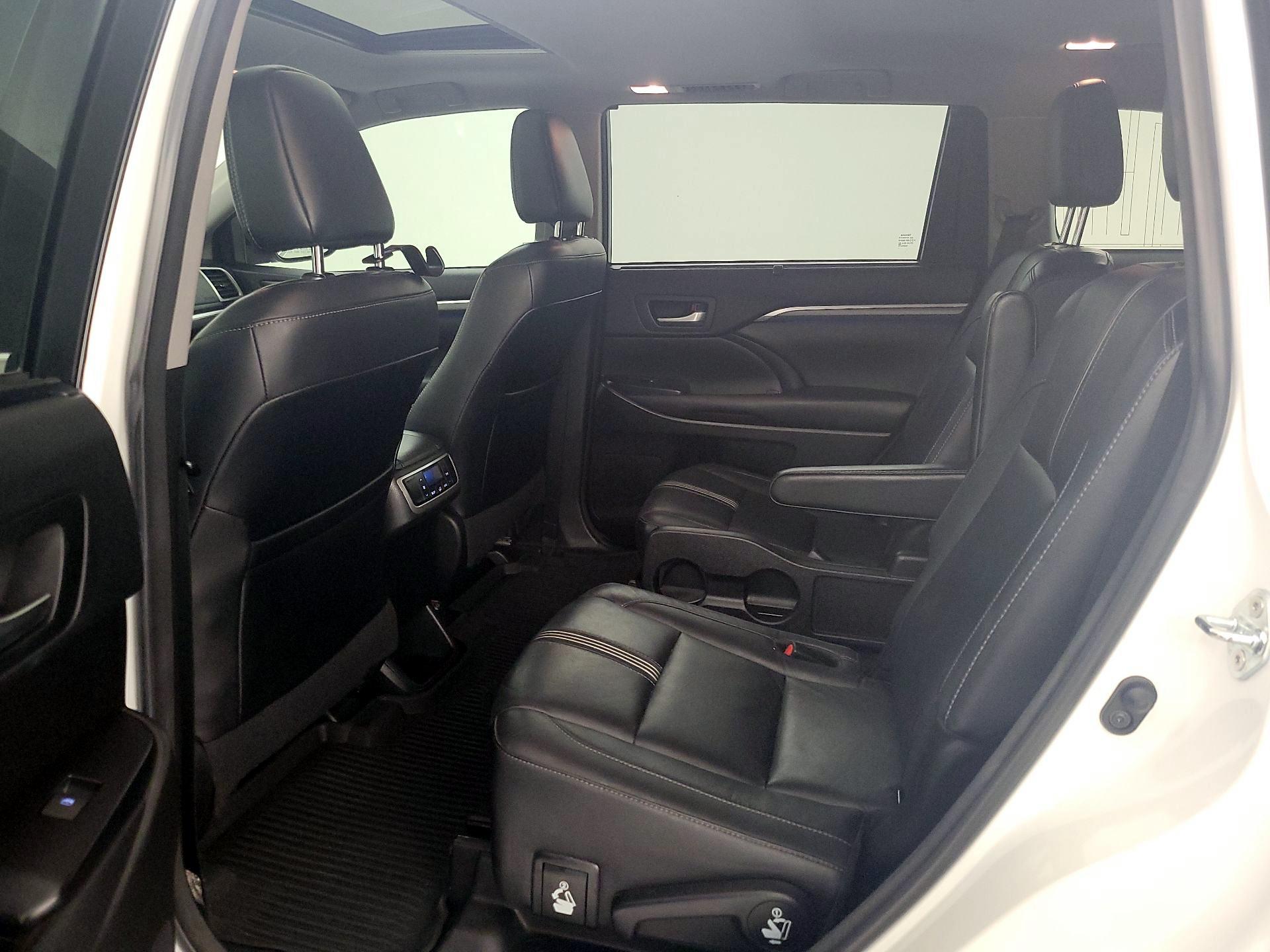 Thumbnail: 2018 Toyota Highlander - 20