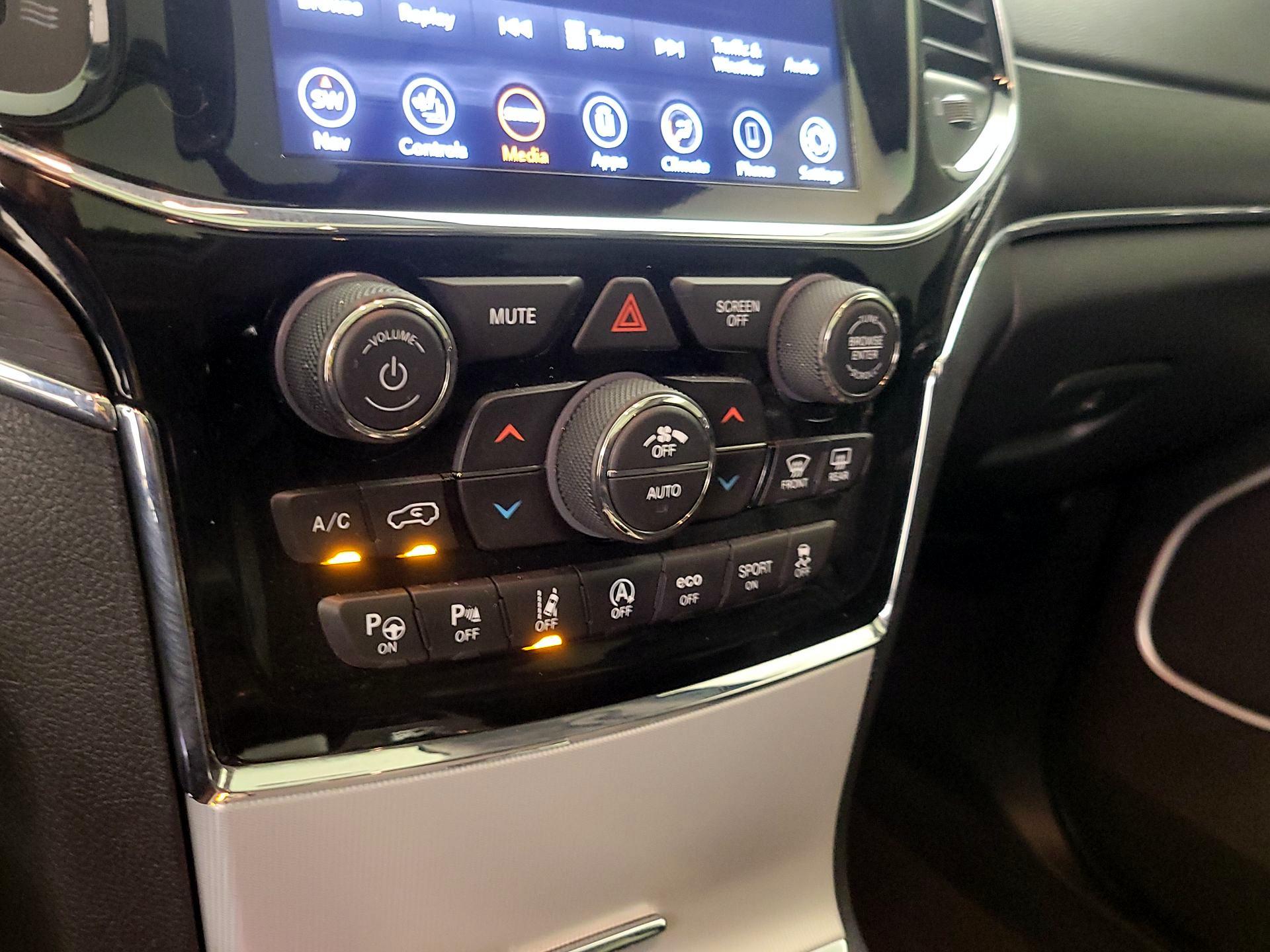 Thumbnail: 2020 Jeep Grand Cherokee - 17