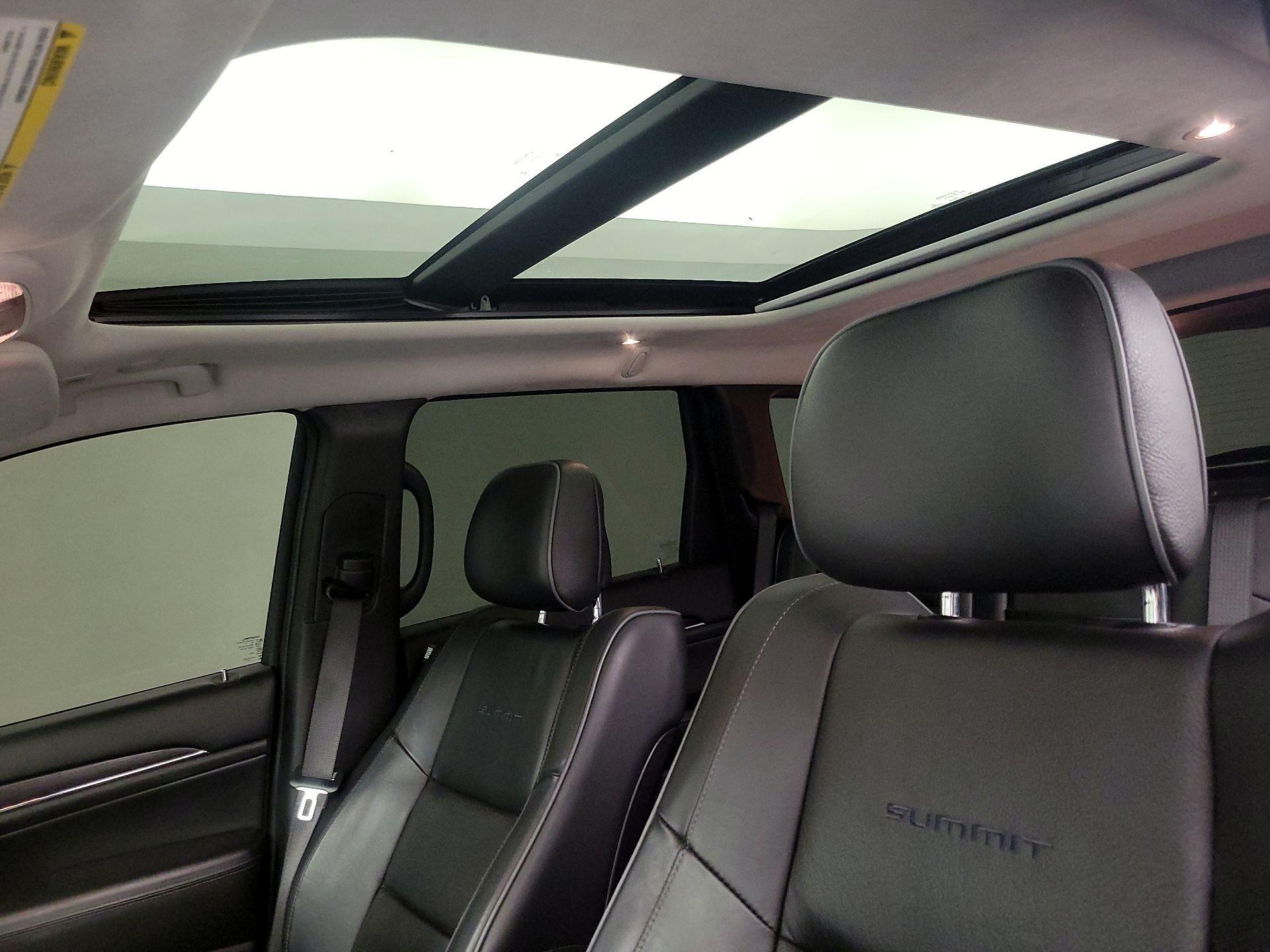 Thumbnail: 2020 Jeep Grand Cherokee - 20