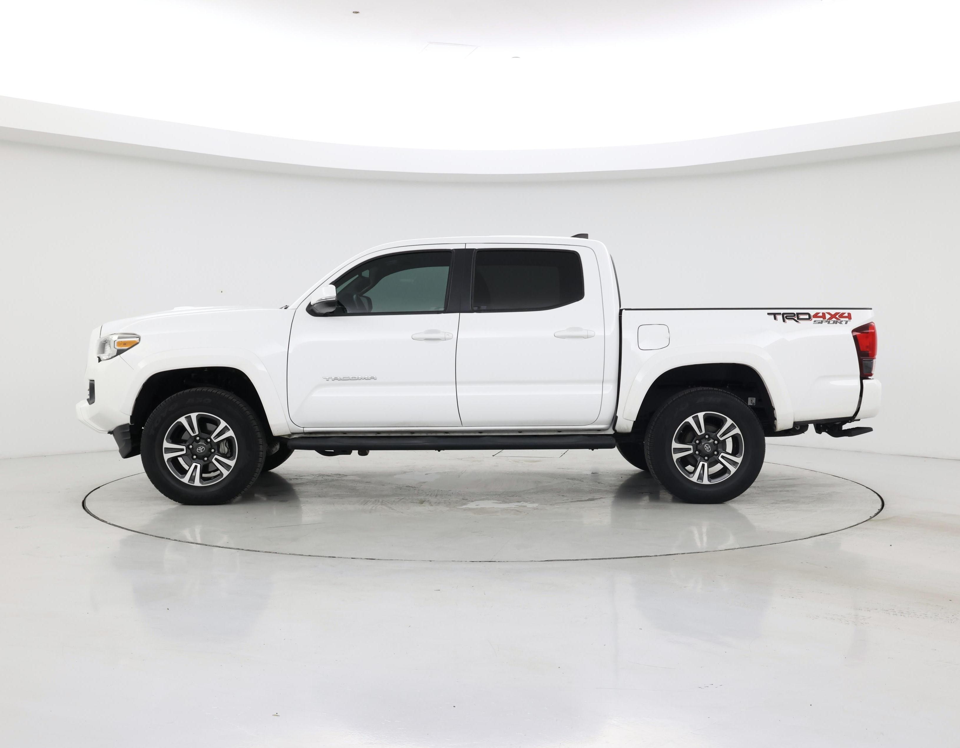 Thumbnail: 2019 Toyota Tacoma - 3