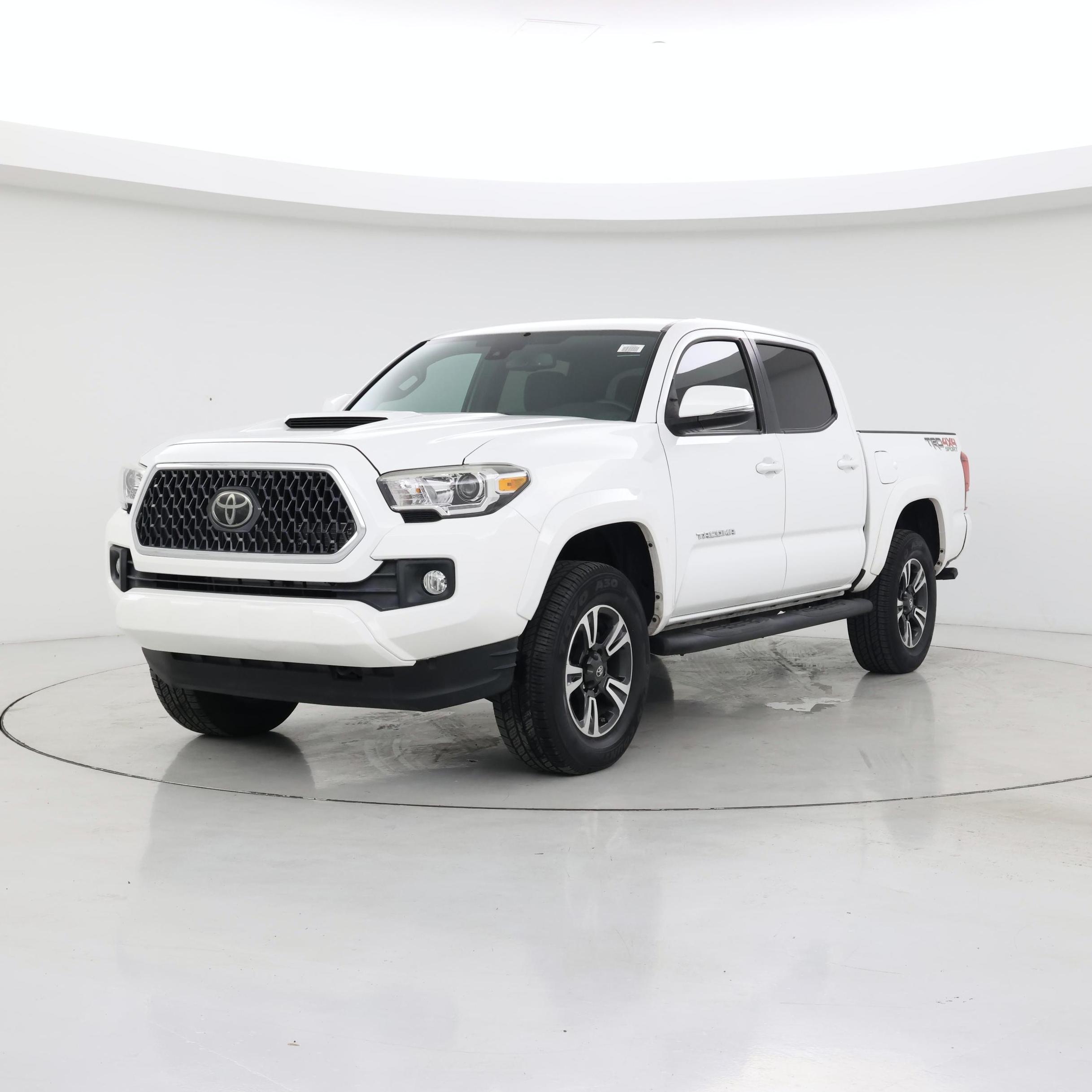 Thumbnail: 2019 Toyota Tacoma - 4