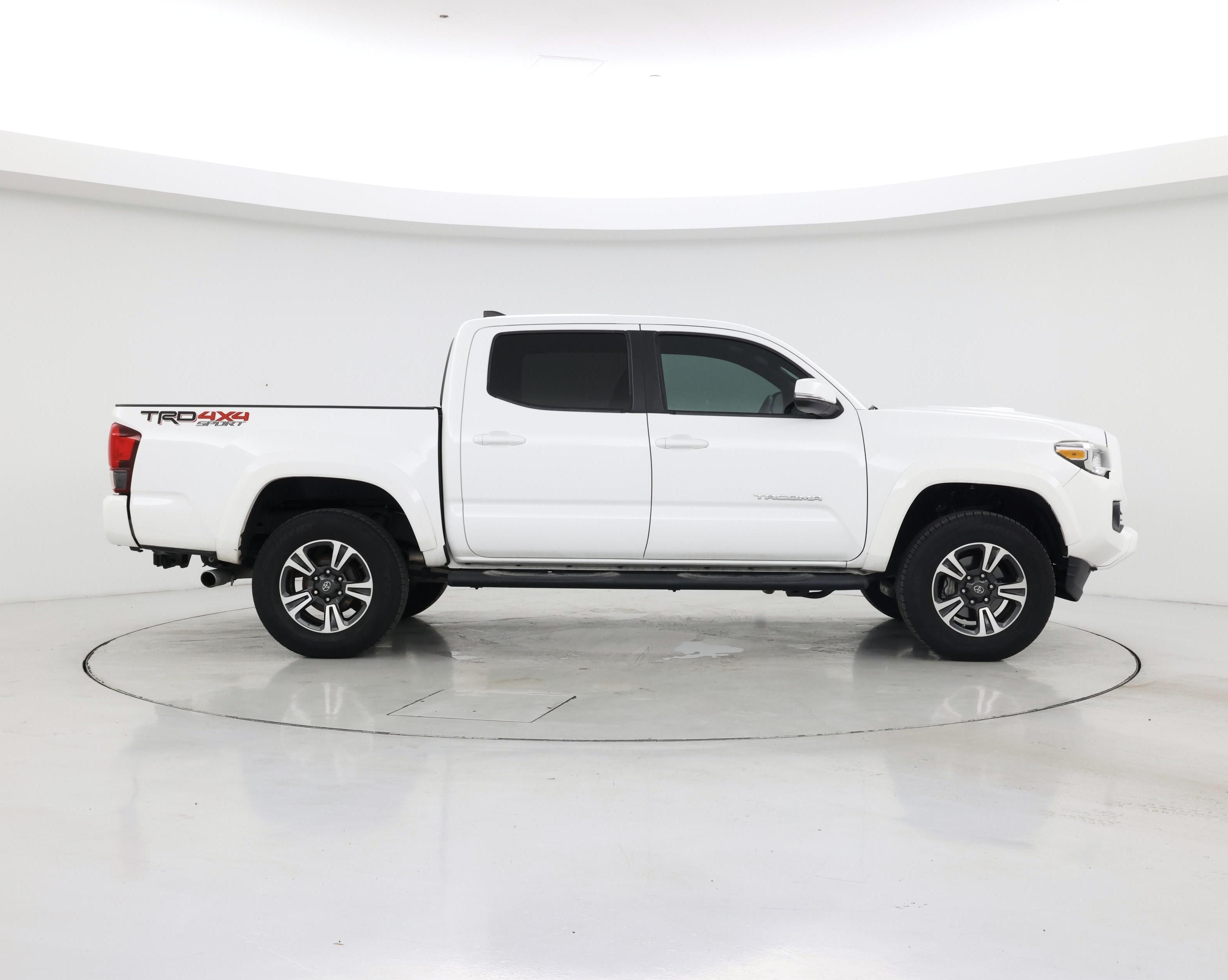Thumbnail: 2019 Toyota Tacoma - 7