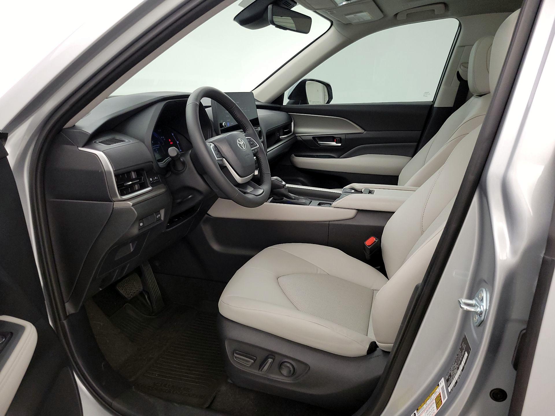 Thumbnail: 2025 Toyota Highlander - 11