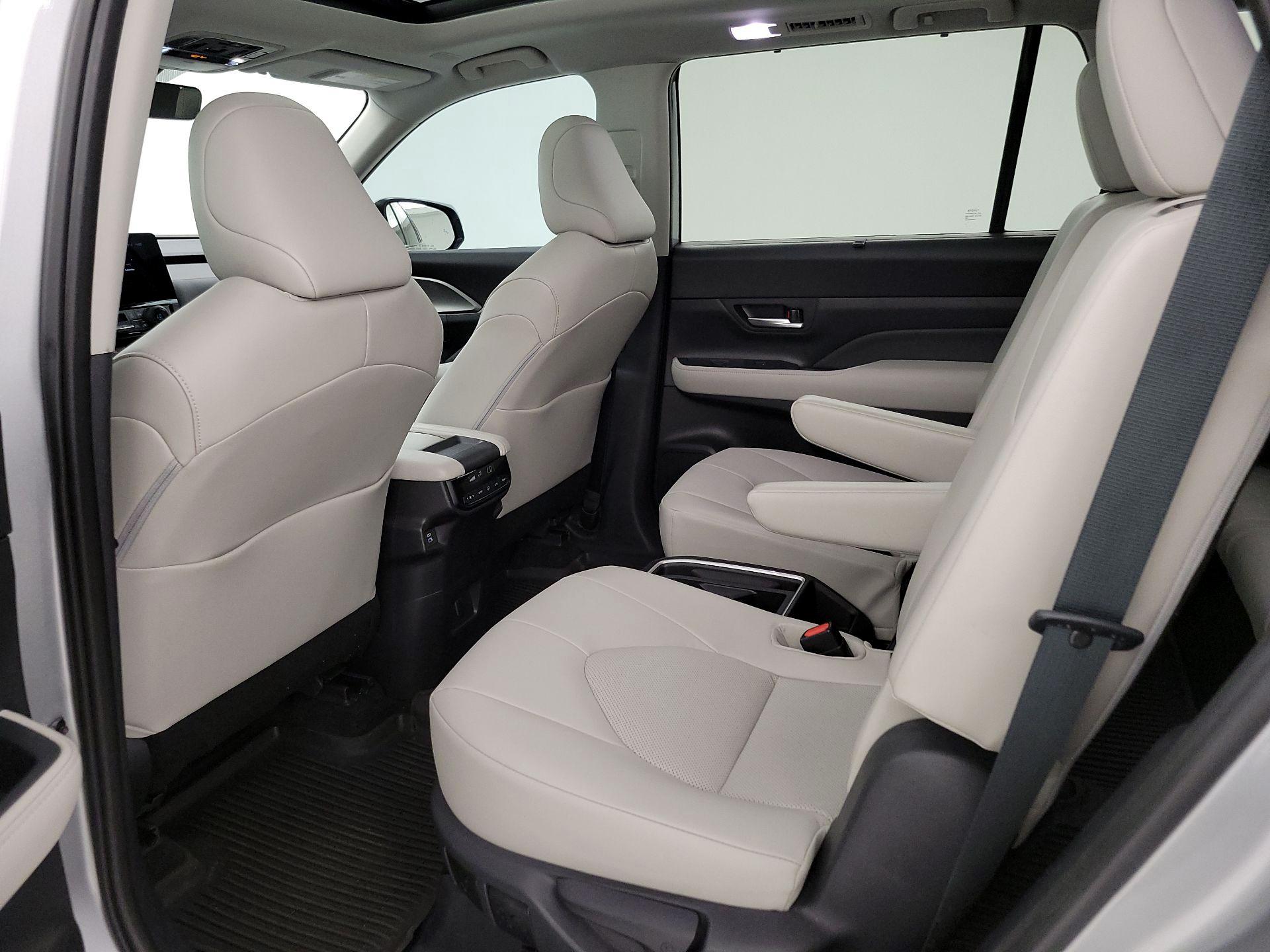 Thumbnail: 2025 Toyota Highlander - 20