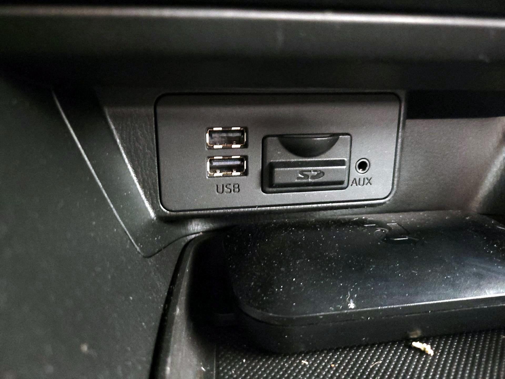 Thumbnail: 2015 Mazda Mazda3 - 18