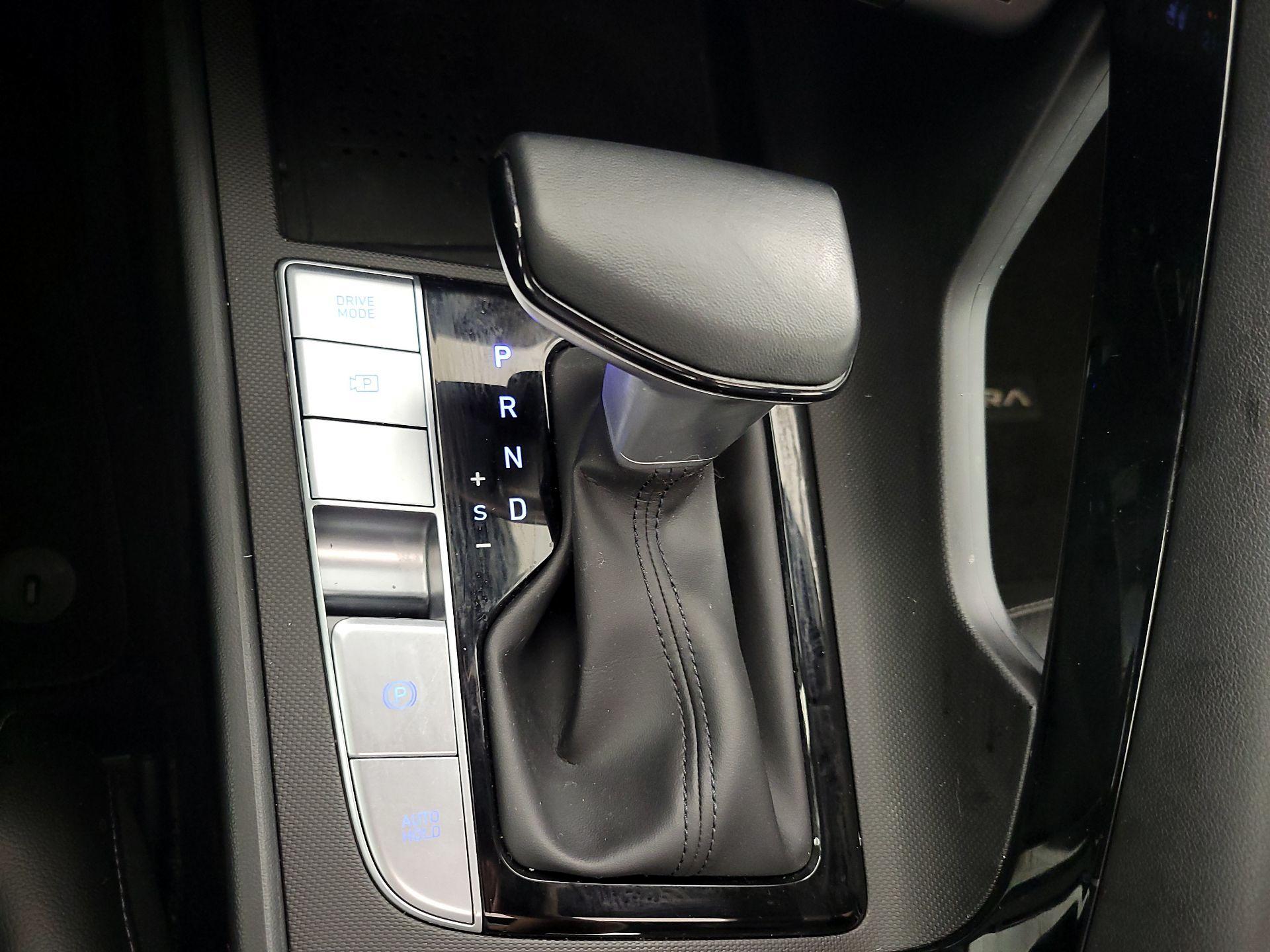 Thumbnail: 2023 Hyundai Elantra - 18