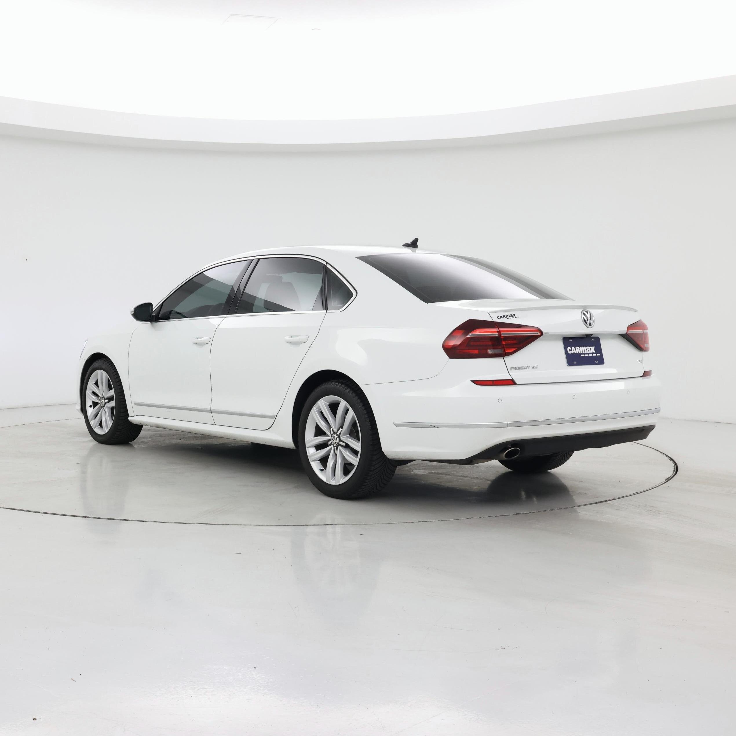 Thumbnail: 2017 Volkswagen Passat - 2