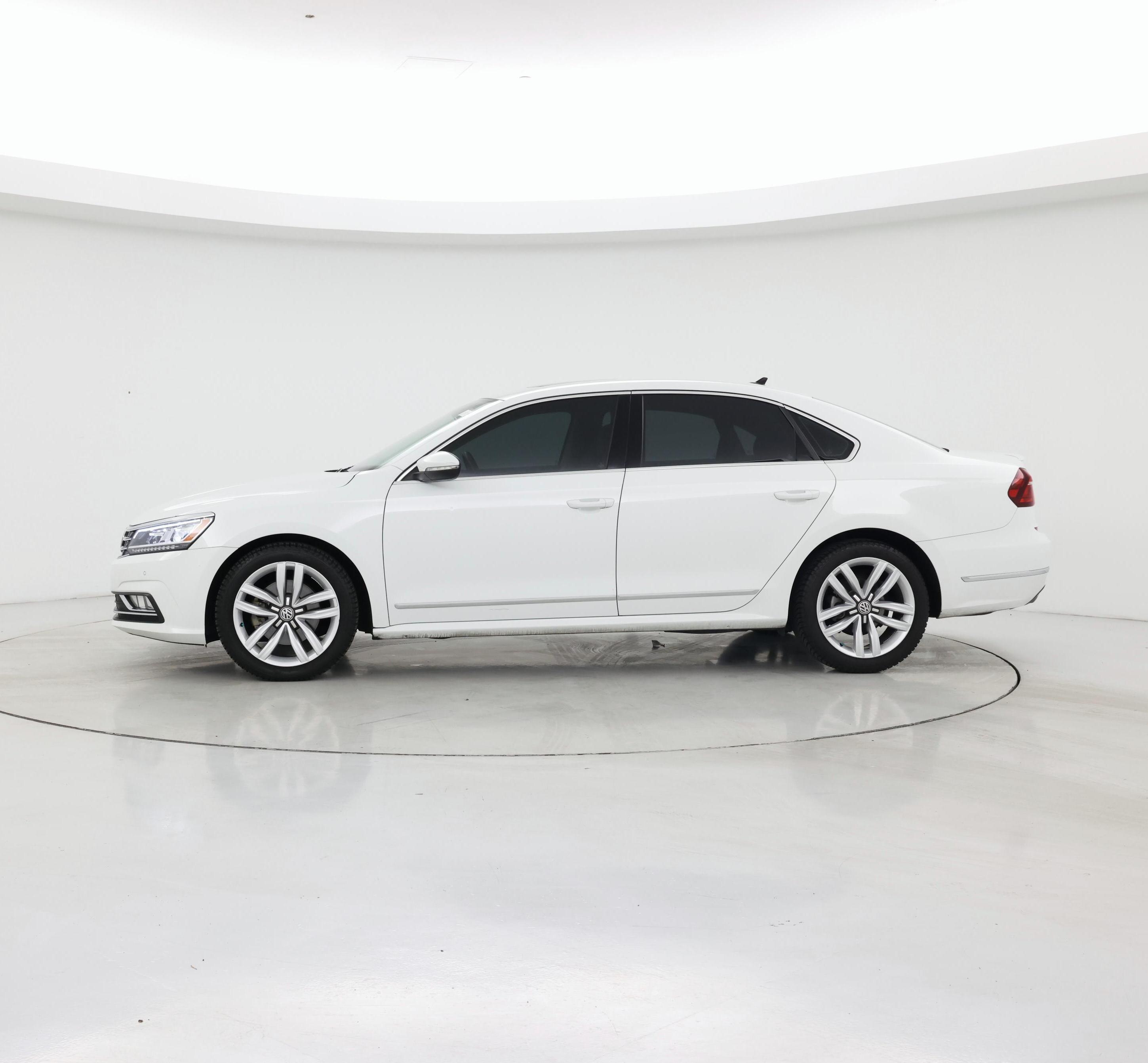 Thumbnail: 2017 Volkswagen Passat - 3