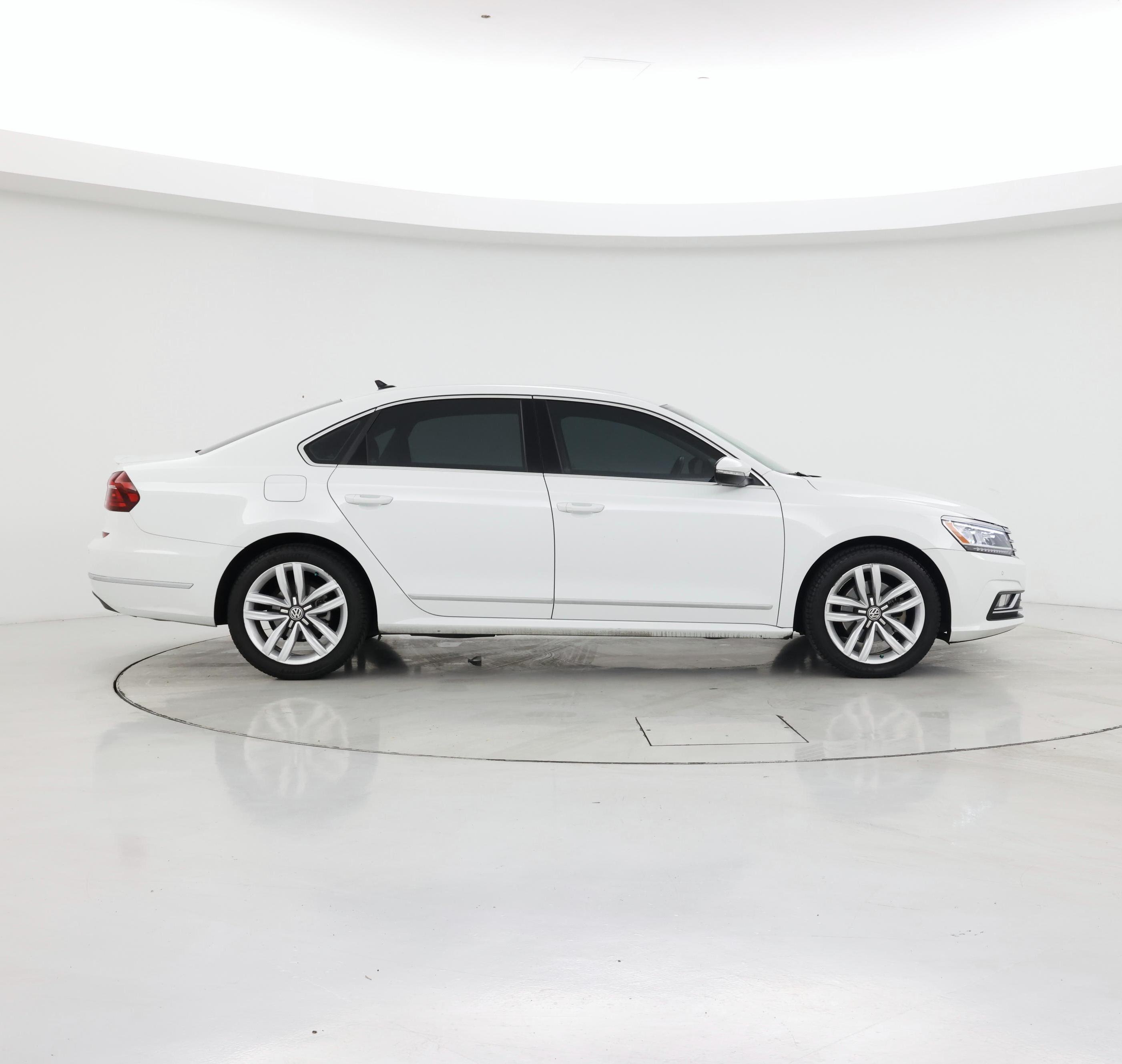 Thumbnail: 2017 Volkswagen Passat - 7