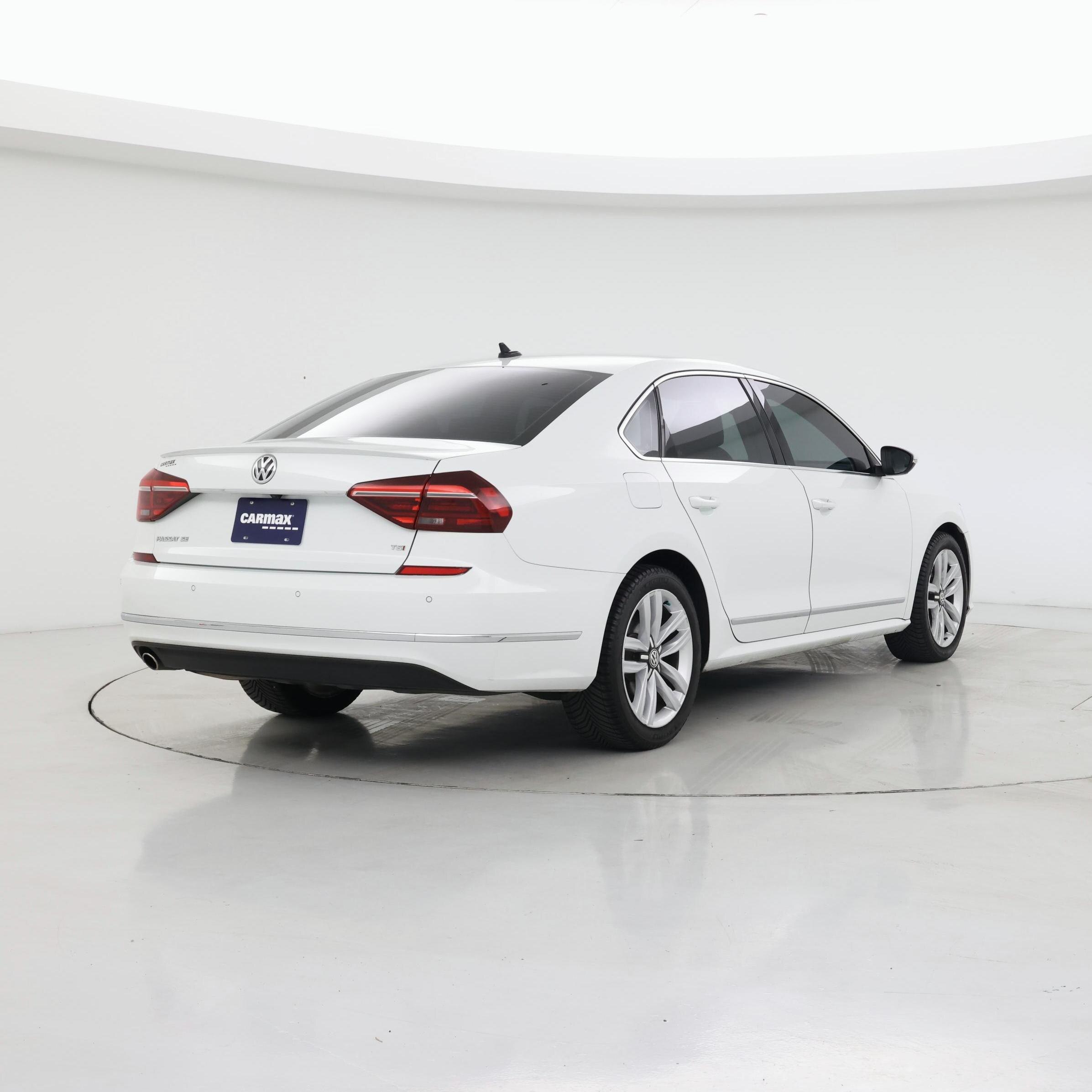 Thumbnail: 2017 Volkswagen Passat - 8