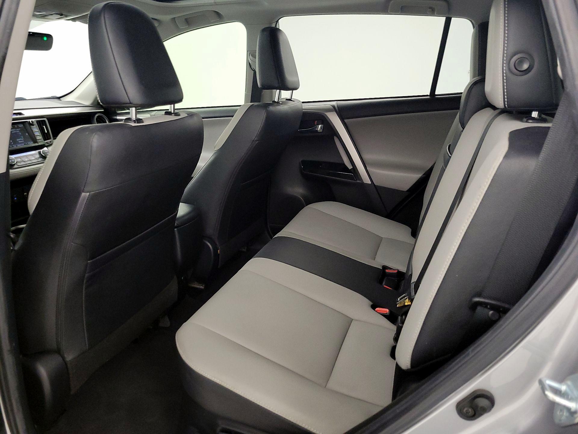 Thumbnail: 2017 Toyota RAV4 - 20