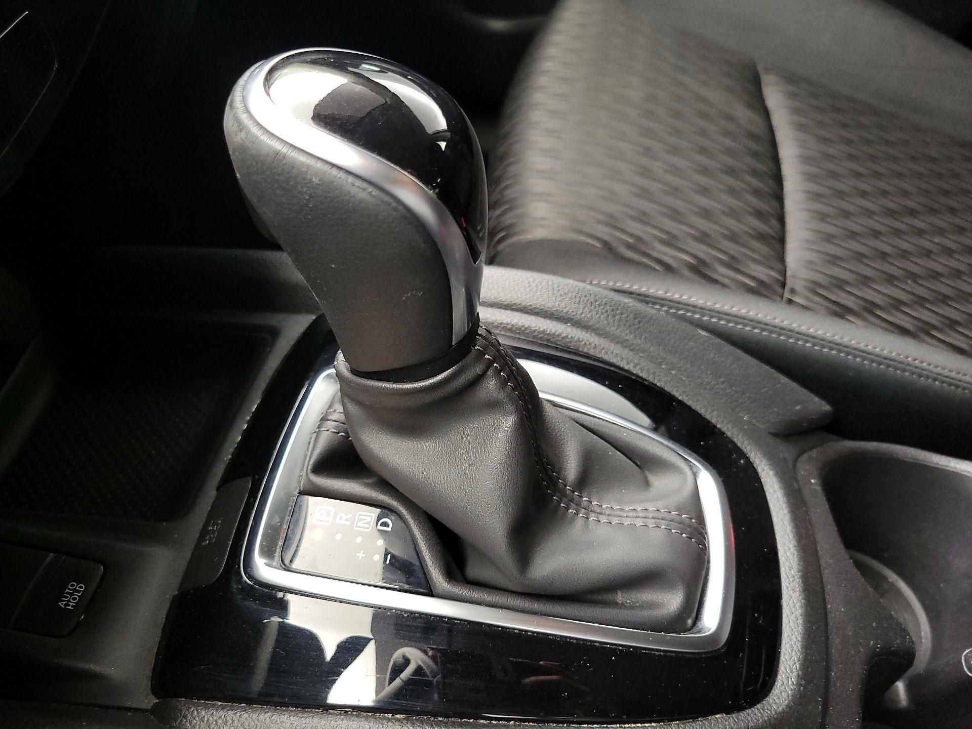 Thumbnail: 2020 Nissan Rogue - 18