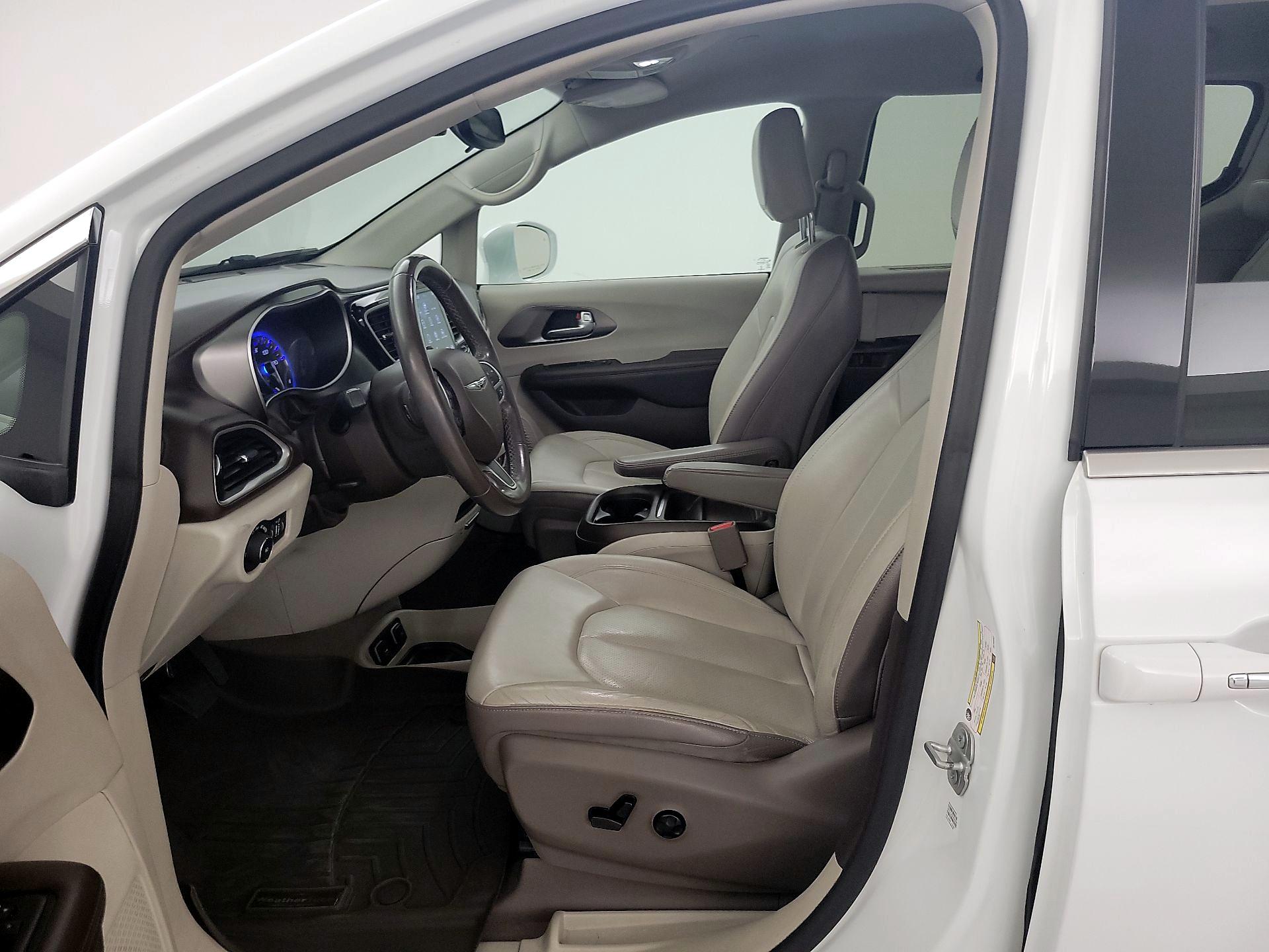 Thumbnail: 2018 Chrysler Pacifica - 11