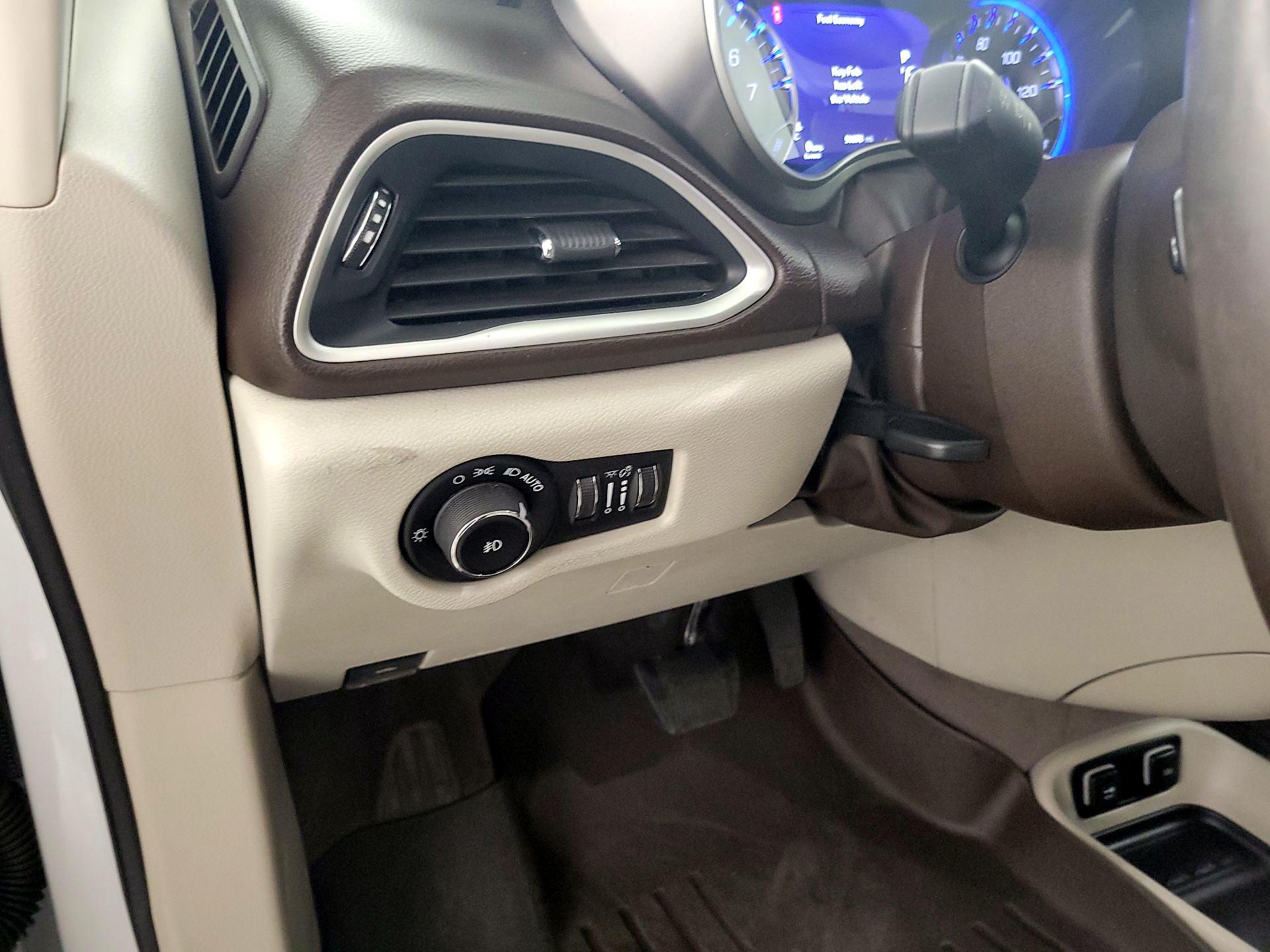 Thumbnail: 2018 Chrysler Pacifica - 13