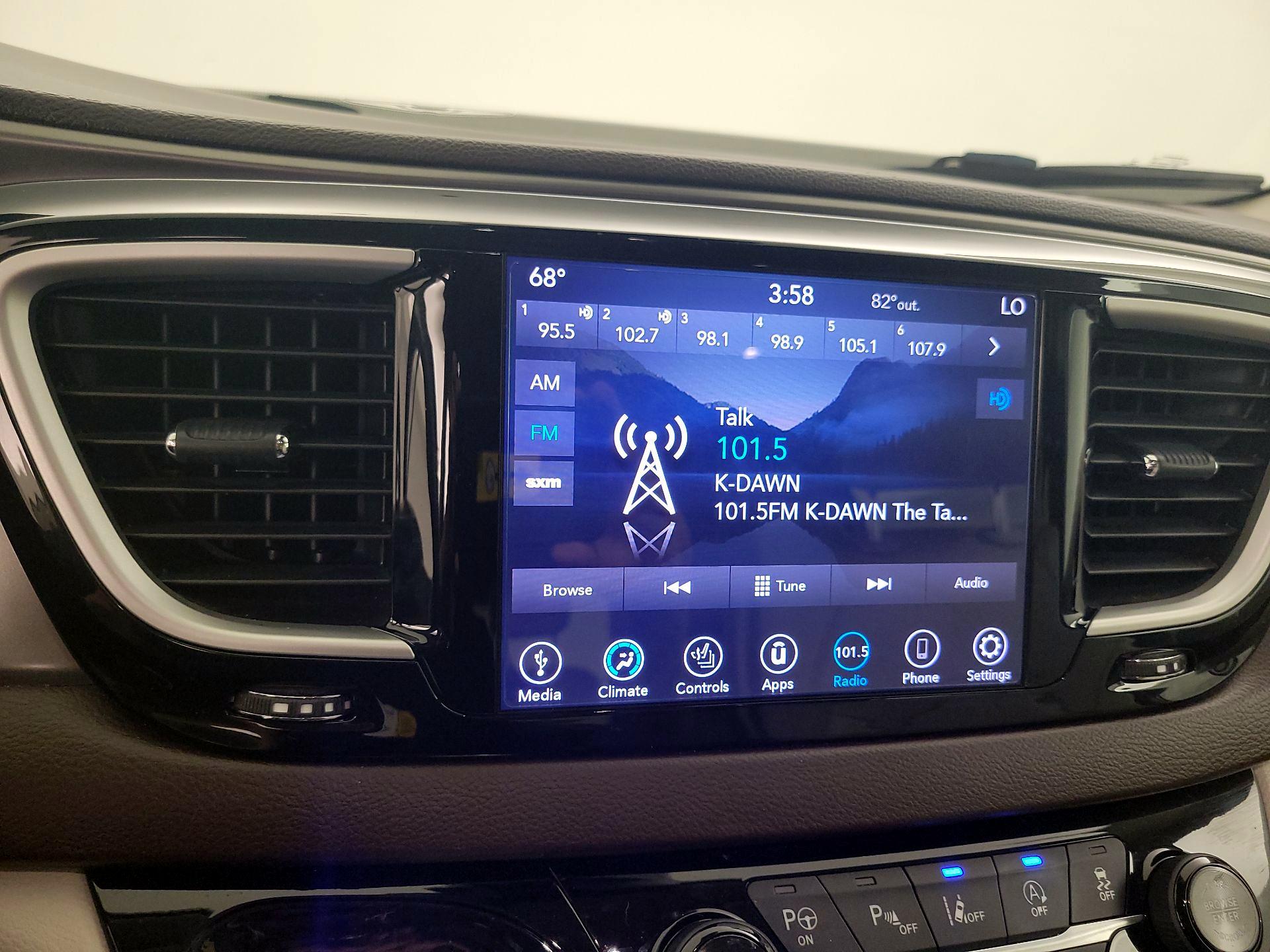 Thumbnail: 2018 Chrysler Pacifica - 15