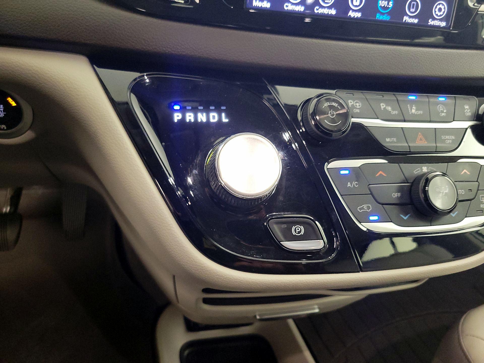 Thumbnail: 2018 Chrysler Pacifica - 17