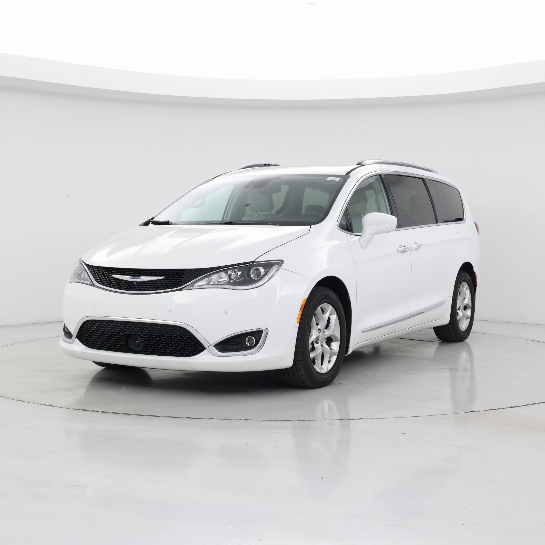Thumbnail: 2018 Chrysler Pacifica - 4