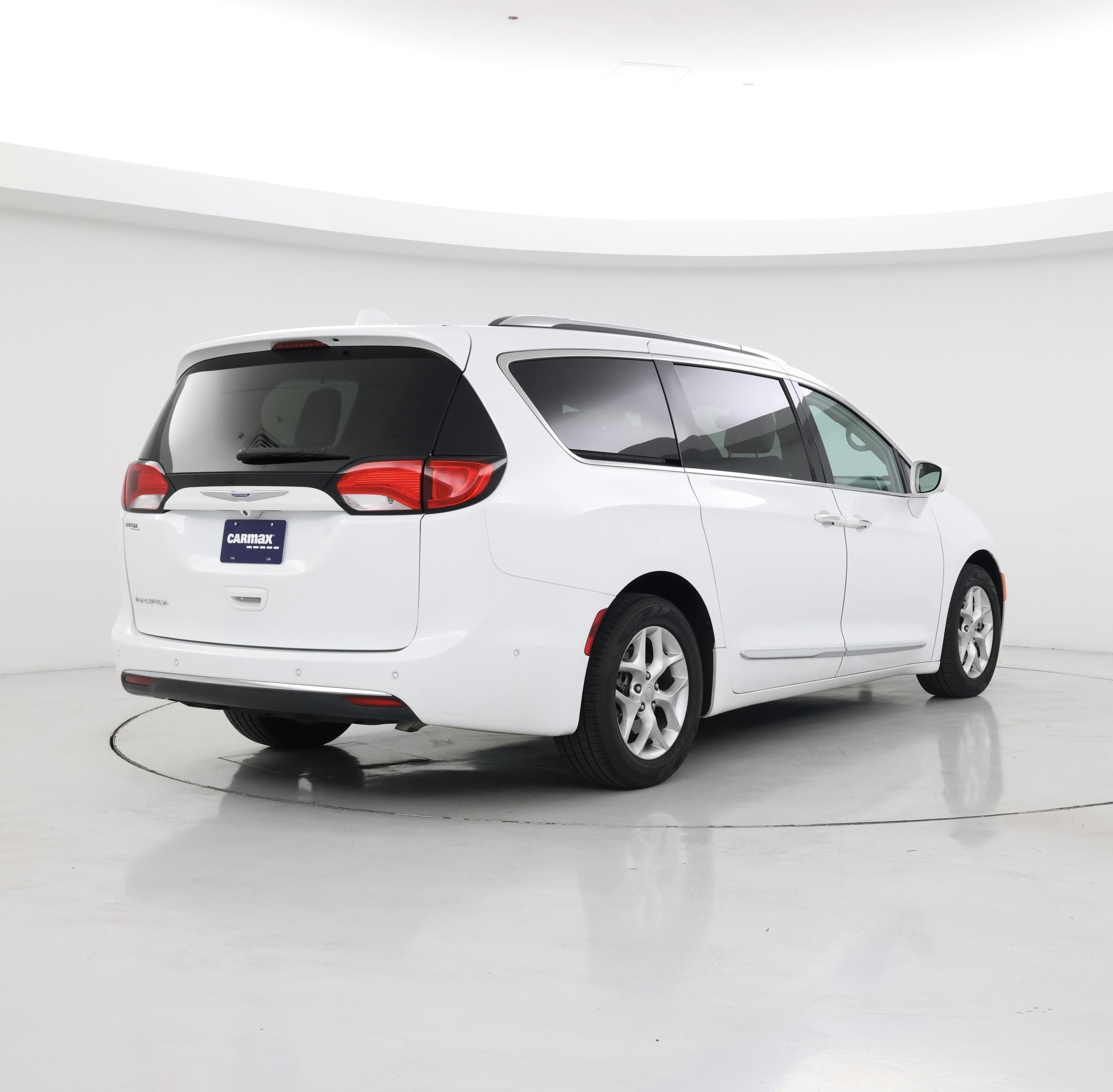 Thumbnail: 2018 Chrysler Pacifica - 8