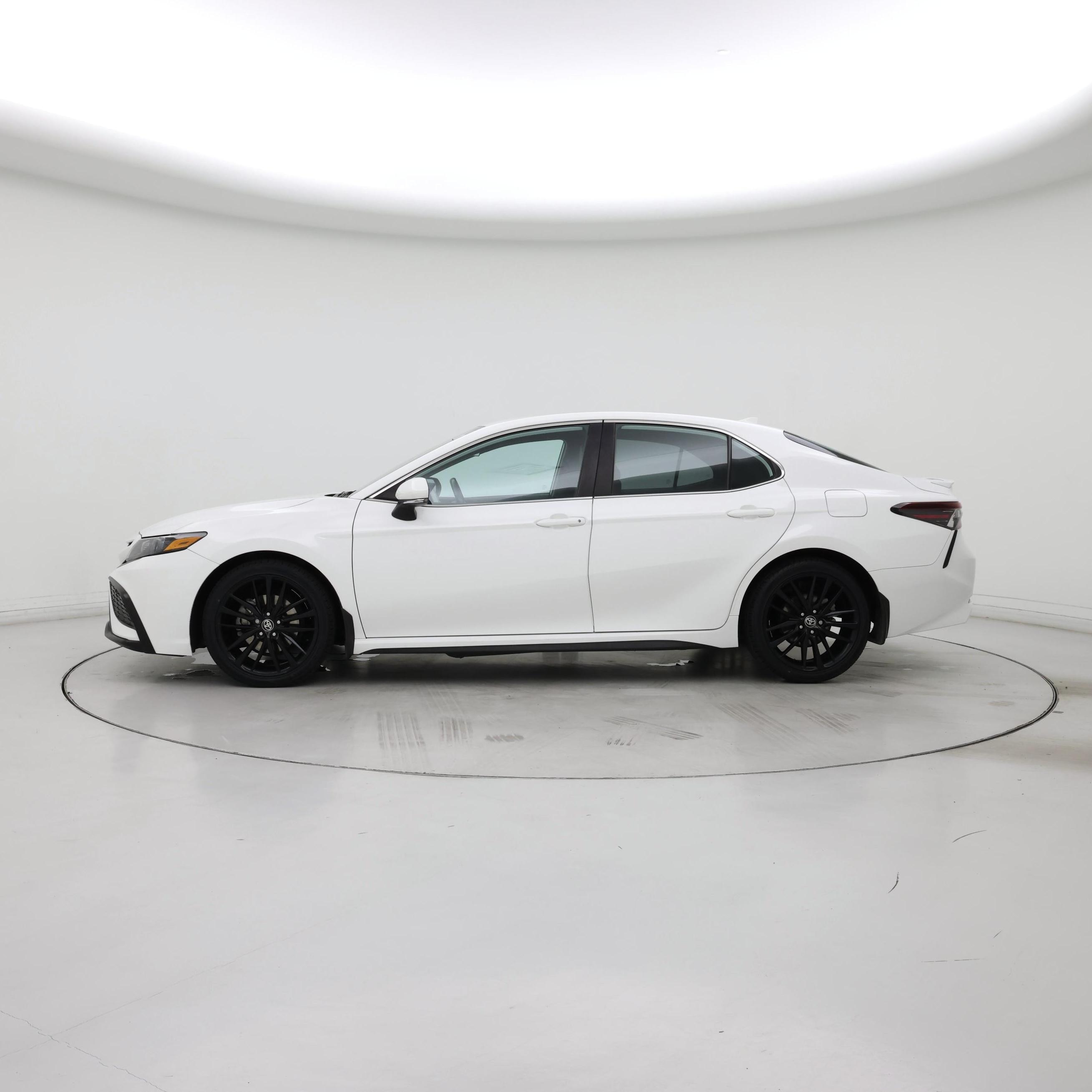 Thumbnail: 2022 Toyota Camry - 3