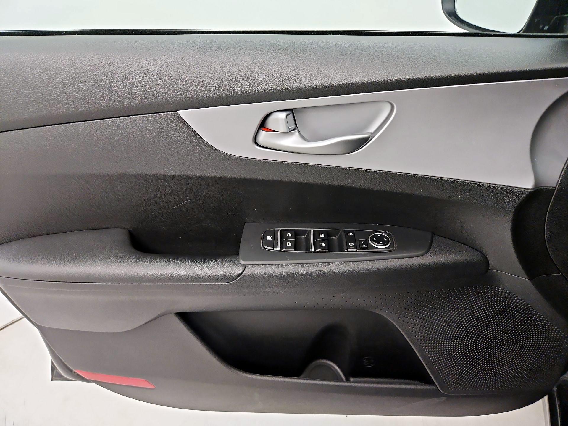 Thumbnail: 2023 Kia Forte - 12
