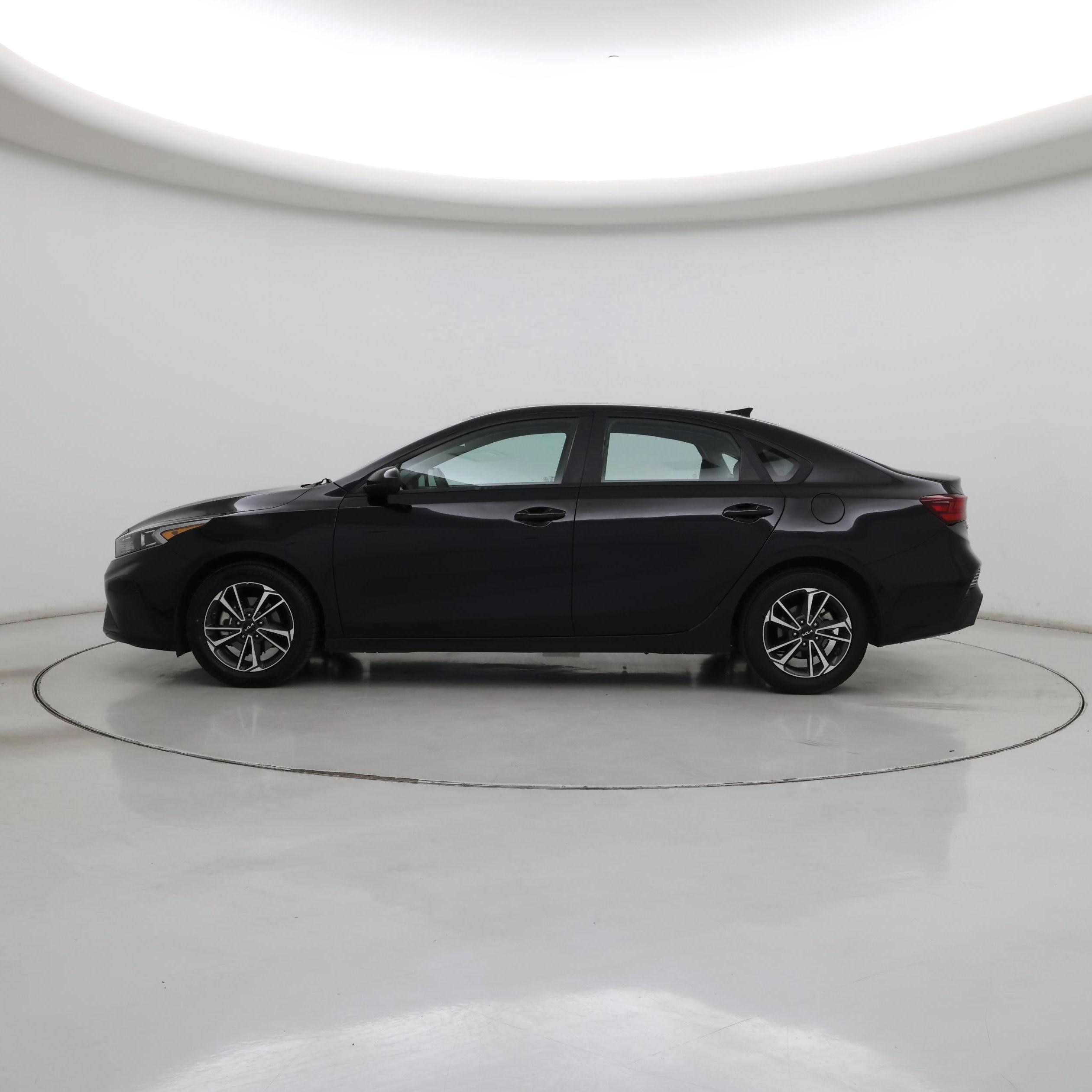 Thumbnail: 2023 Kia Forte - 3