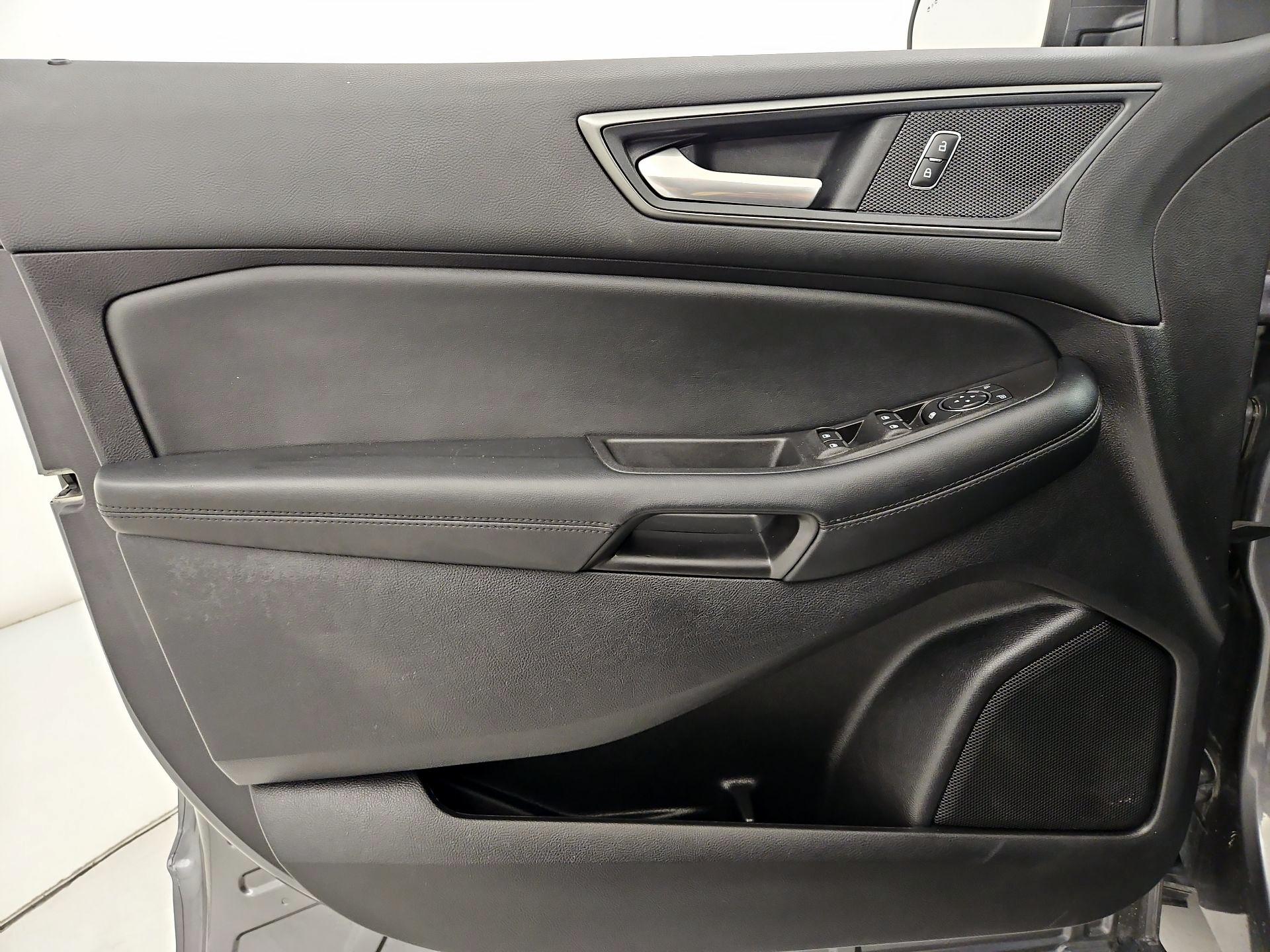 Thumbnail: 2021 Ford Edge - 12